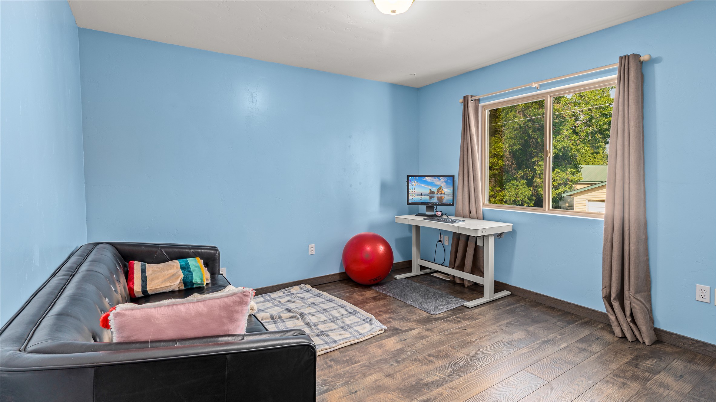 121 2nd Avenue E Property Photo 24