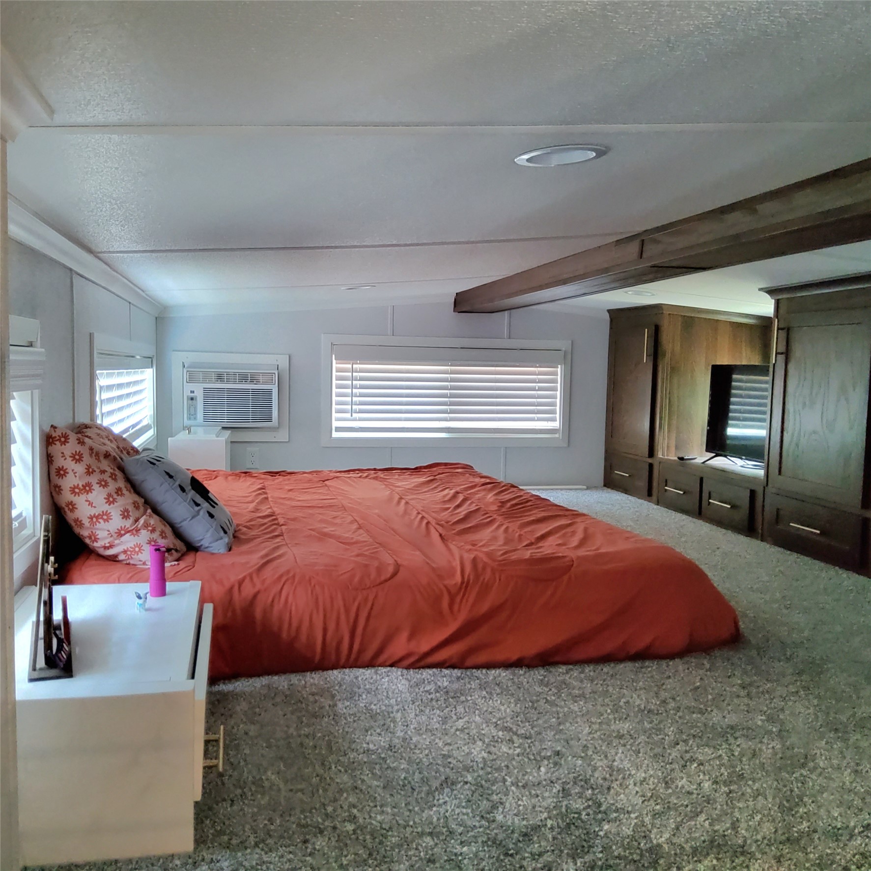 570 Shyrock Loop Drive Property Photo 32