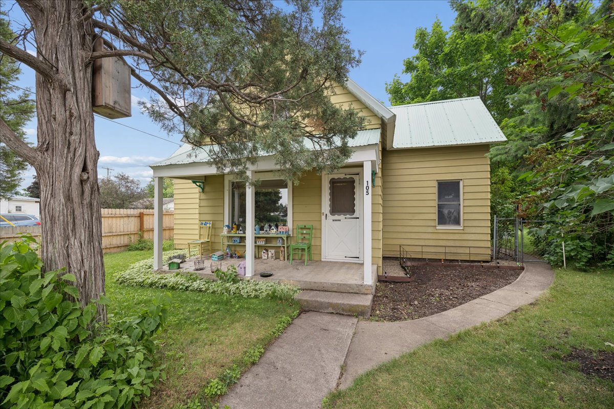105 1st Avenue W Property Photo 1