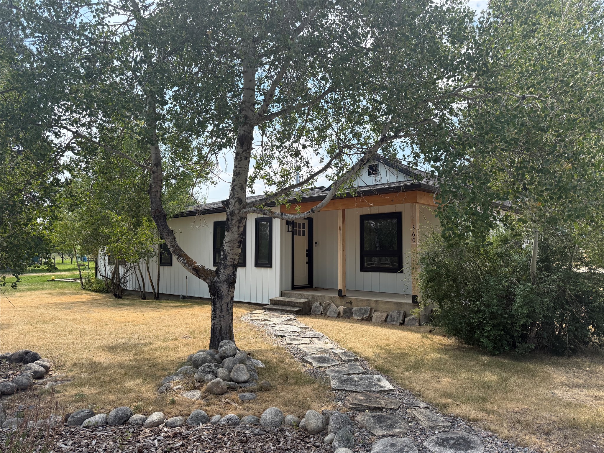360 W River Road Property Photo 4
