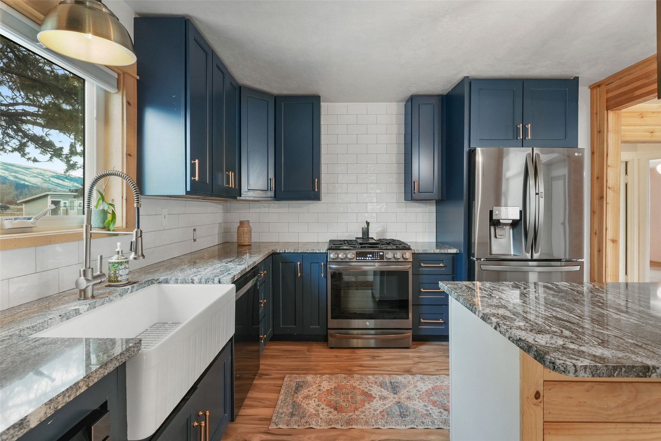 360 W River Road Property Photo 7