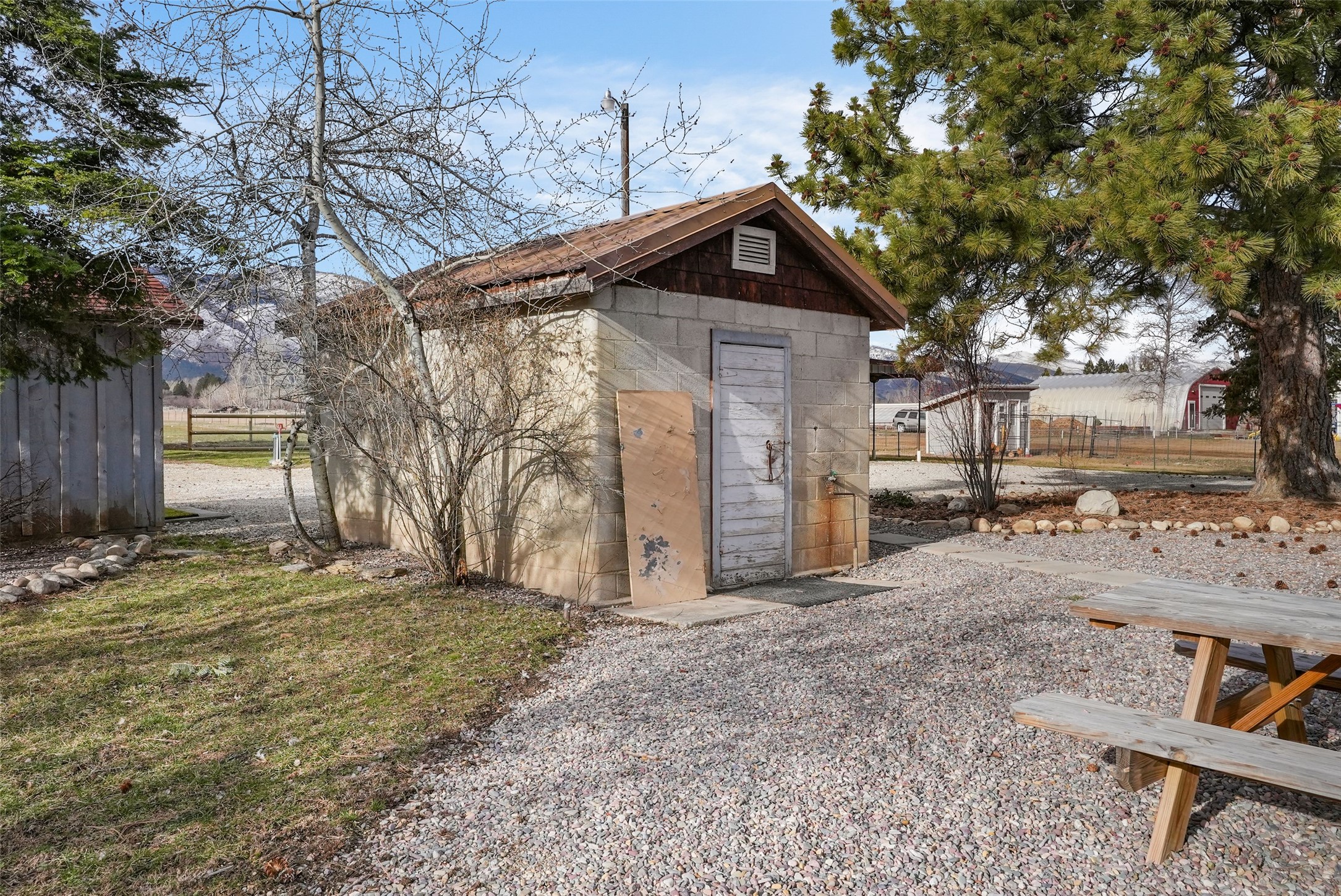 360 W River Road Property Photo 34