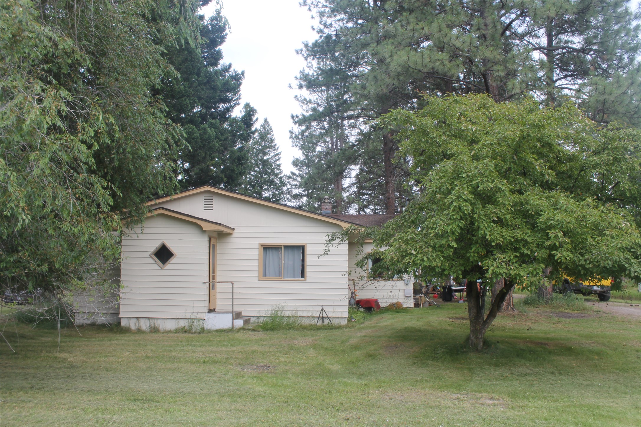 437 Maple Drive Property Photo 2