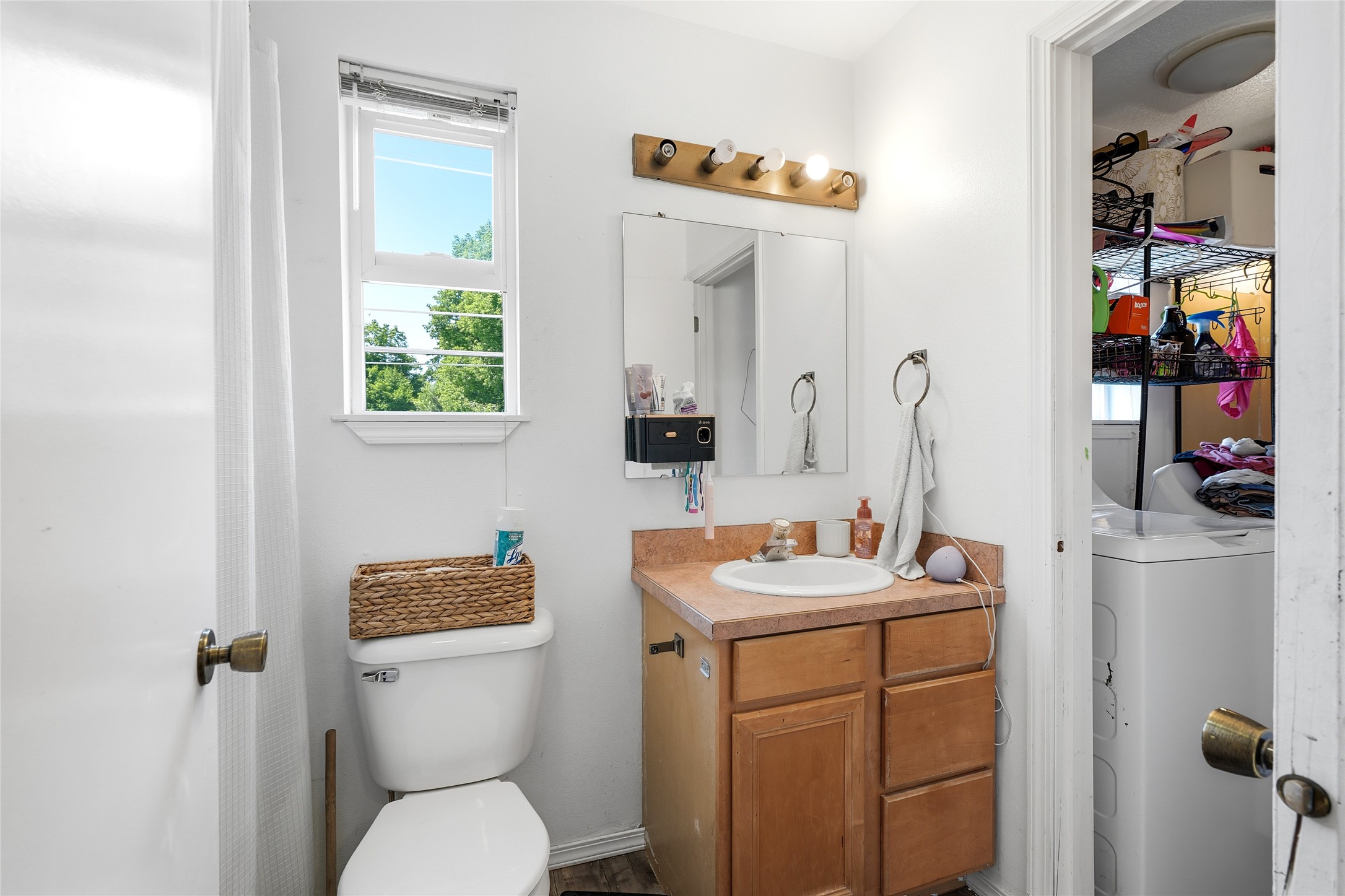 231 12th Street E 231/233 Property Photo 18