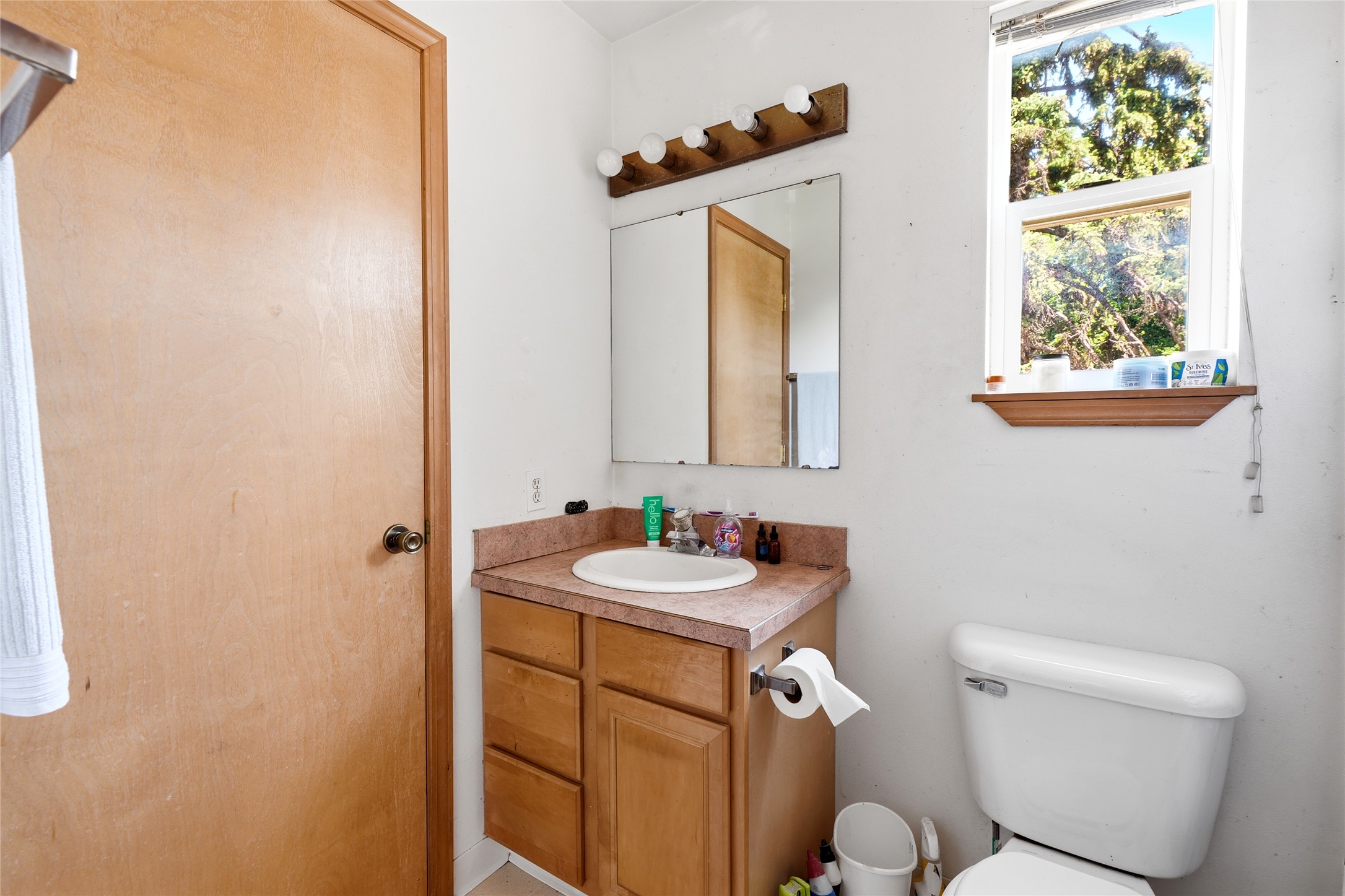 231 12th Street E 231/233 Property Photo 32