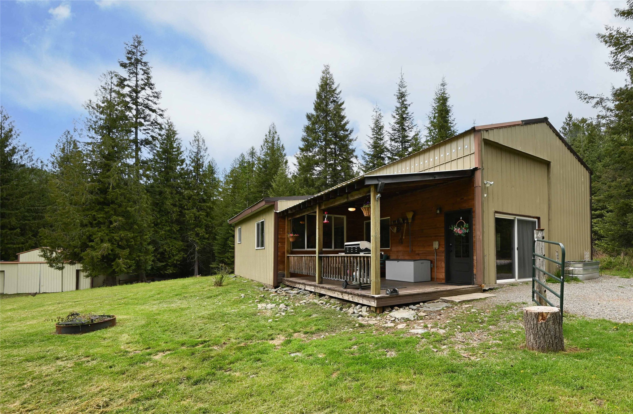 2 Cedar Grove Lane Property Photo 3