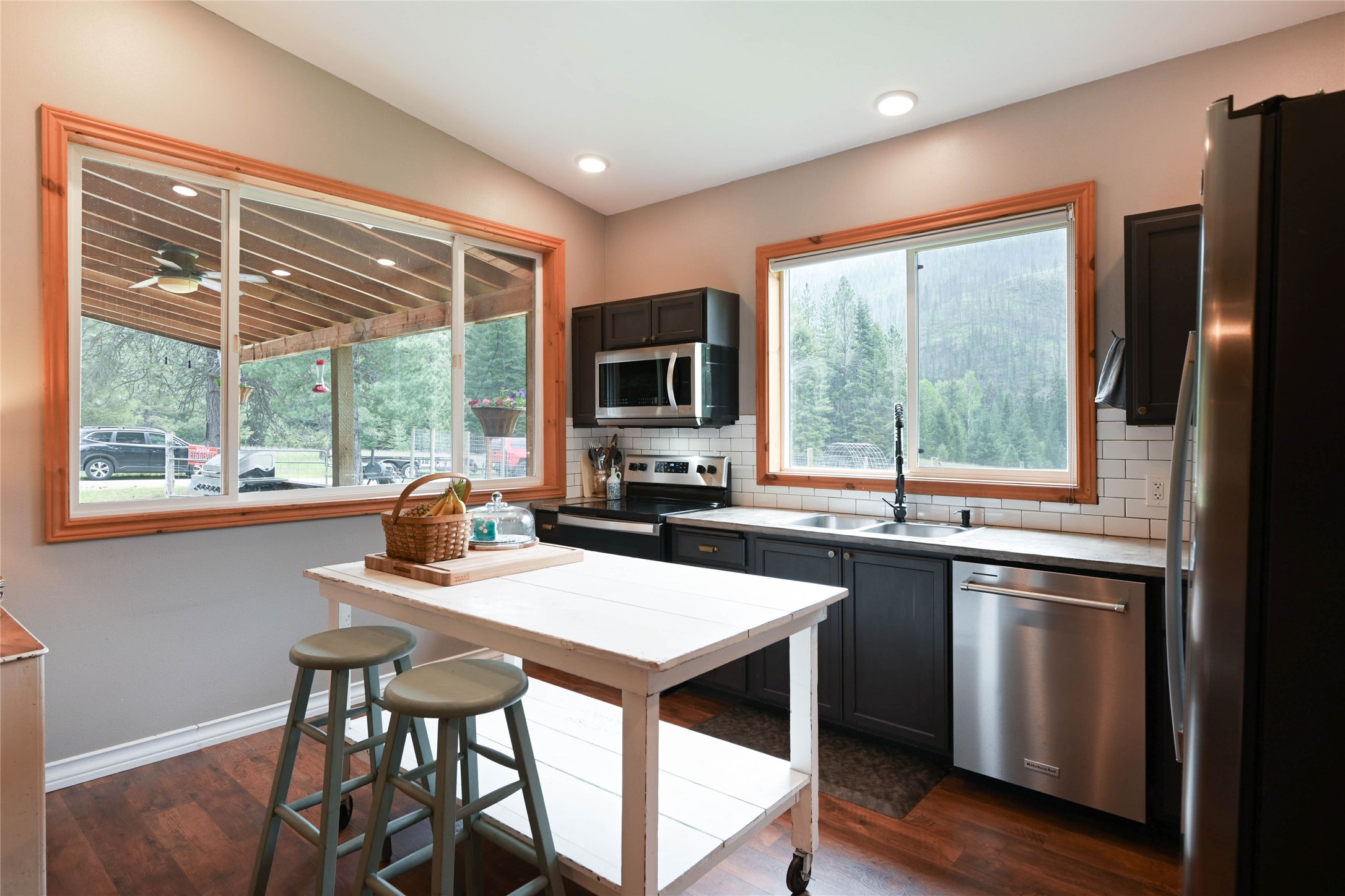 2 Cedar Grove Lane Property Photo 18
