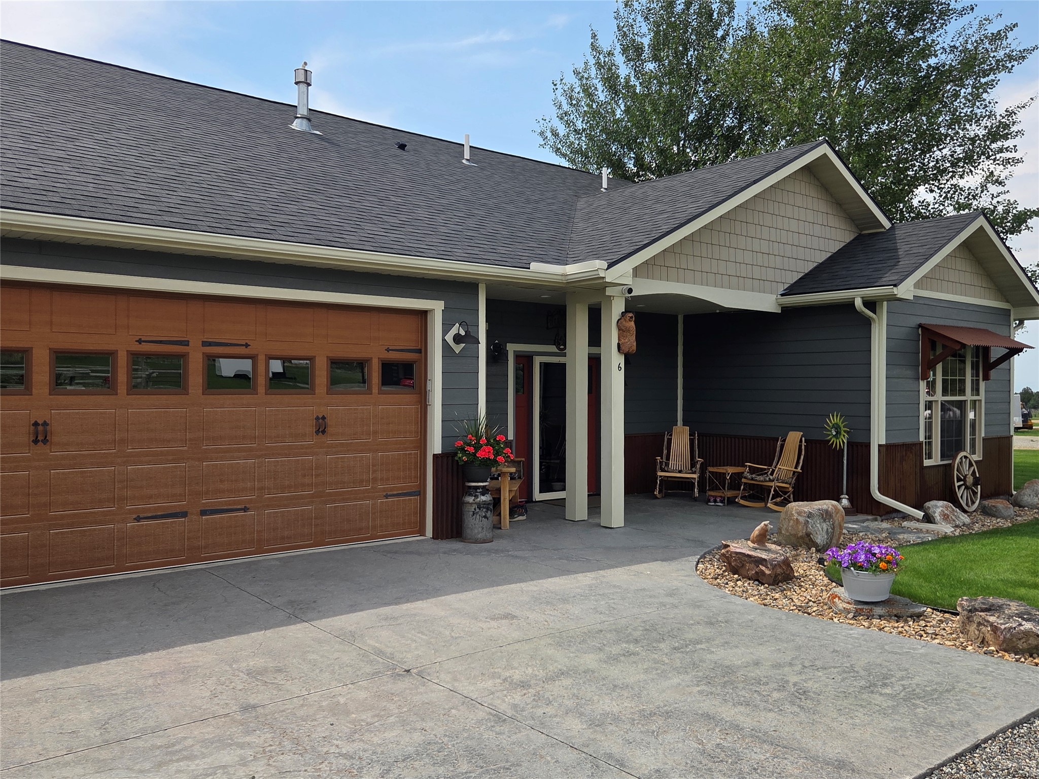 6 Hawks Court Property Photo 4