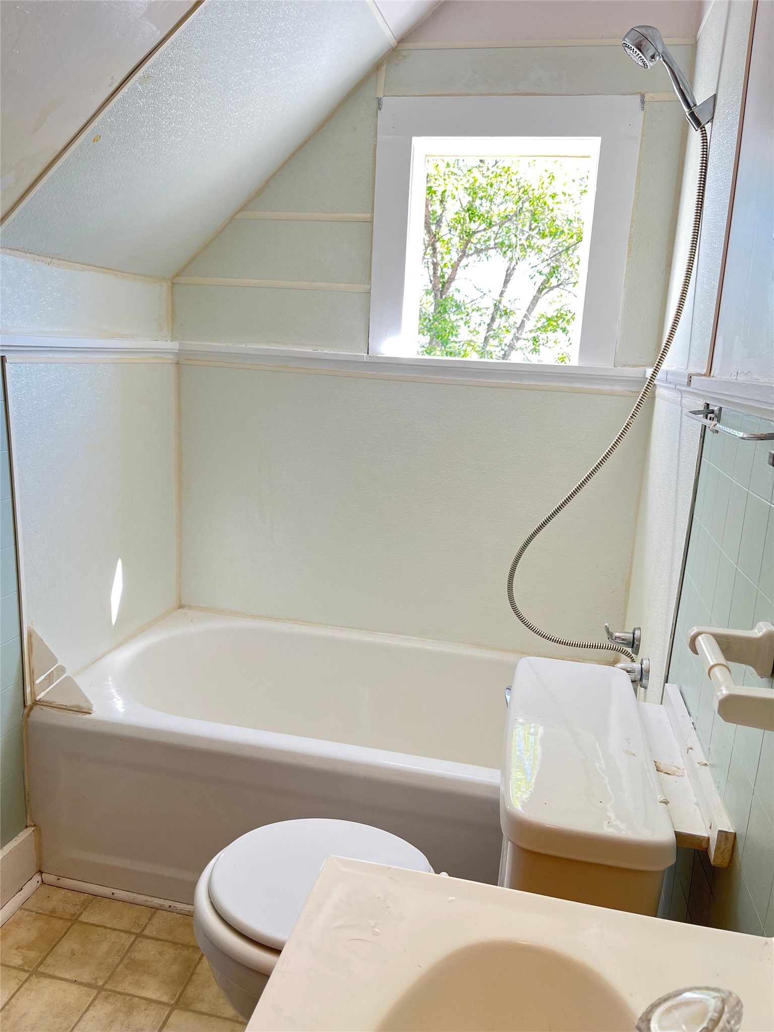 407 Madison Avenue Property Photo 16