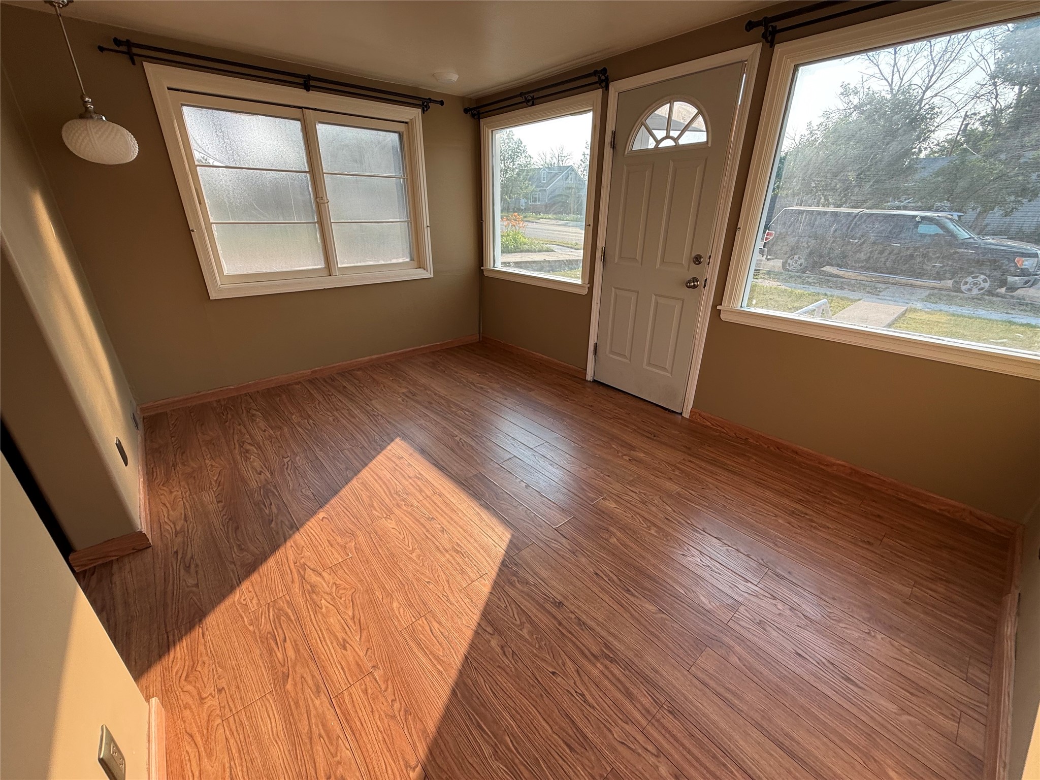 221 4th Avenue Se Property Photo 6
