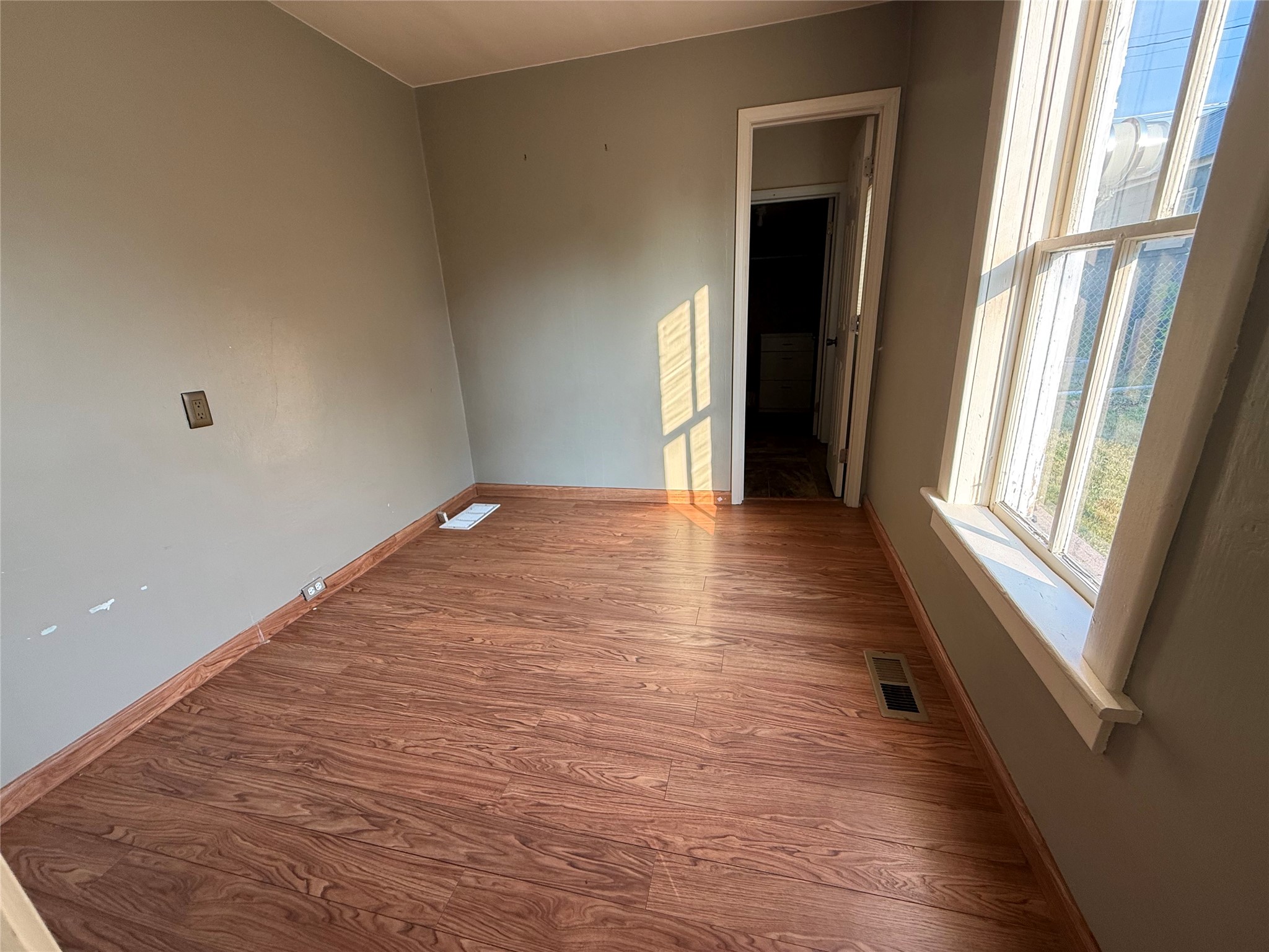 221 4th Avenue Se Property Photo 11