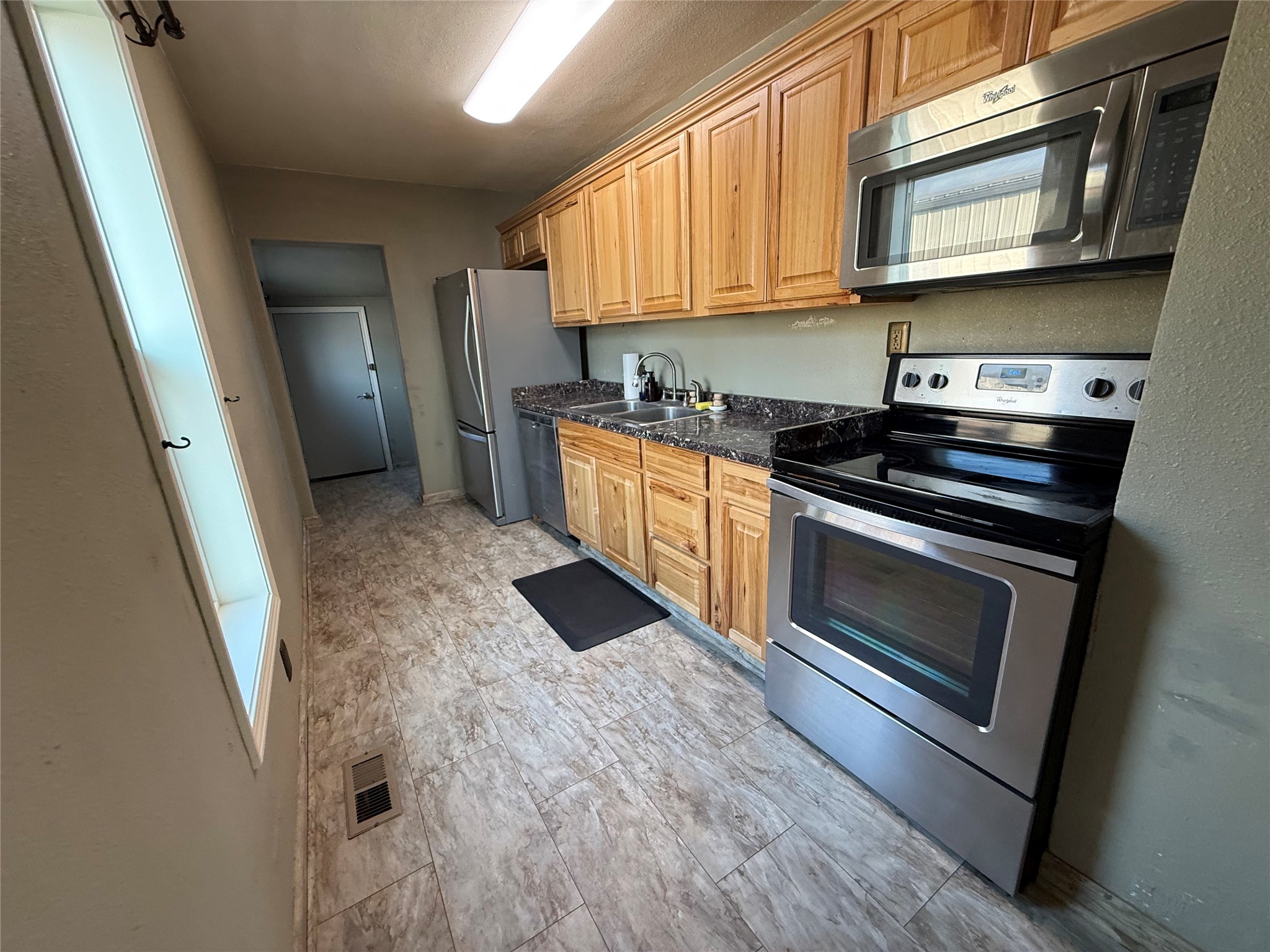 221 4th Avenue Se Property Photo 14