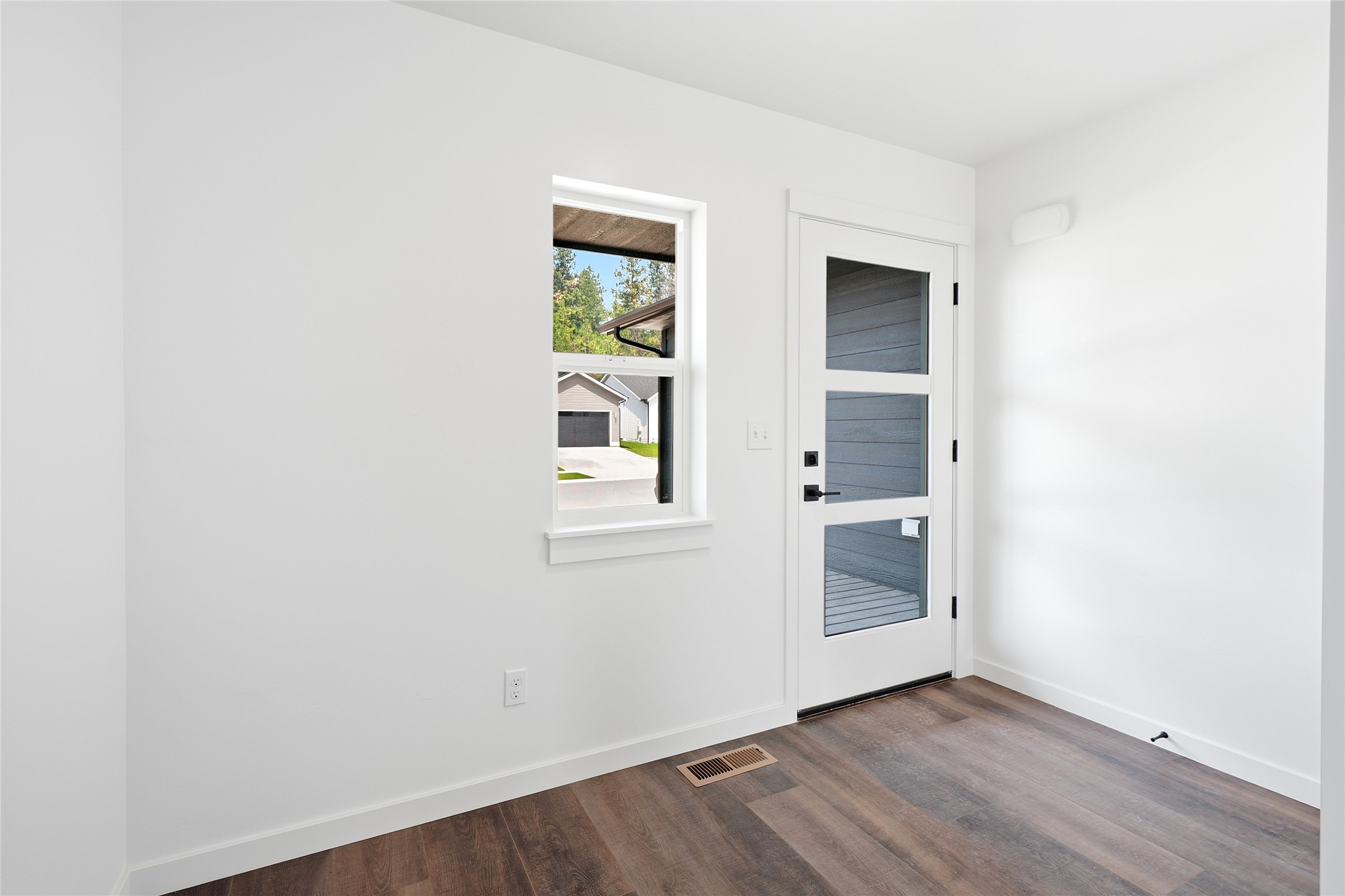 524 Eagle Valley Drive Property Photo 2