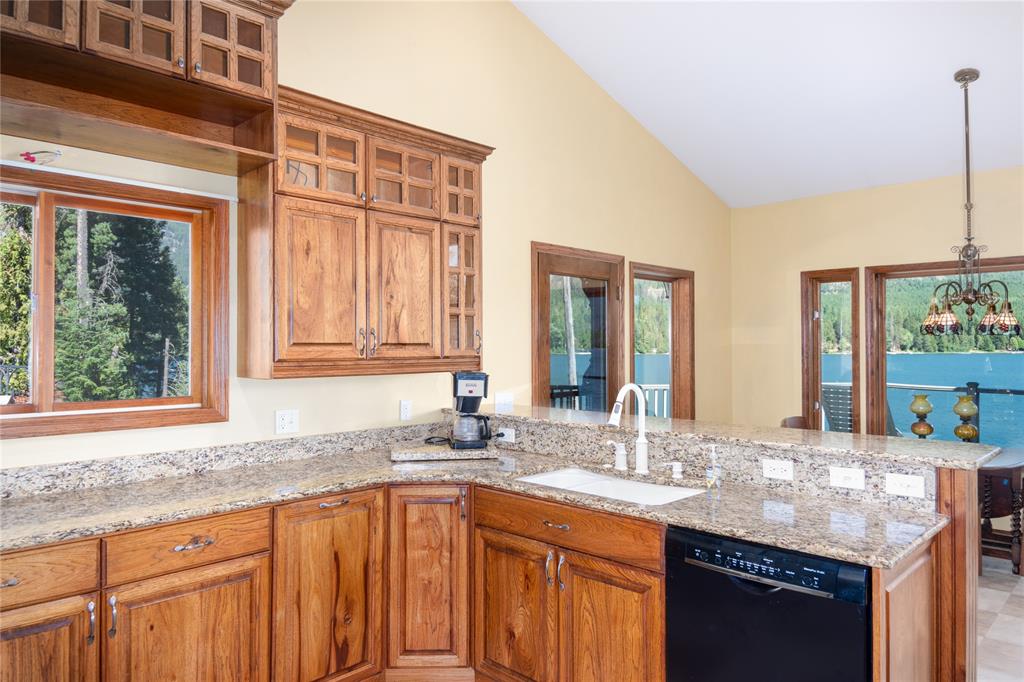 10 Northshore Drive Property Photo 5
