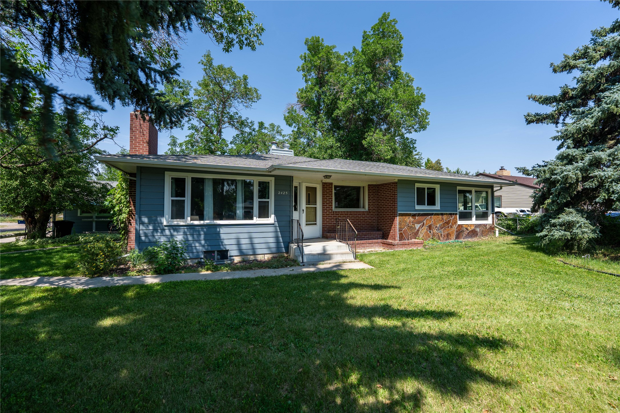 2425 Central Avenue W Property Photo 1