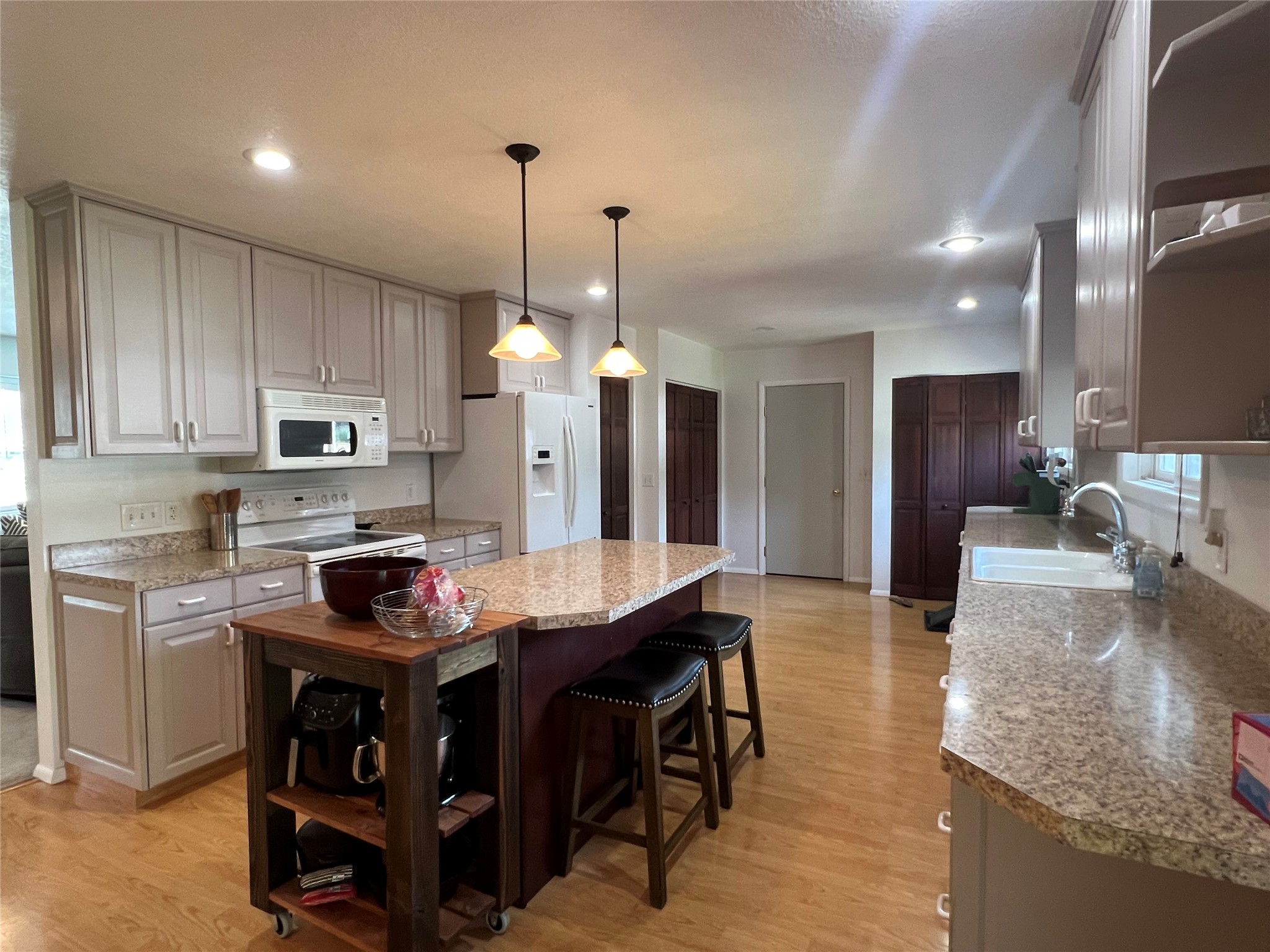 1131 13th Street W Property Photo 6