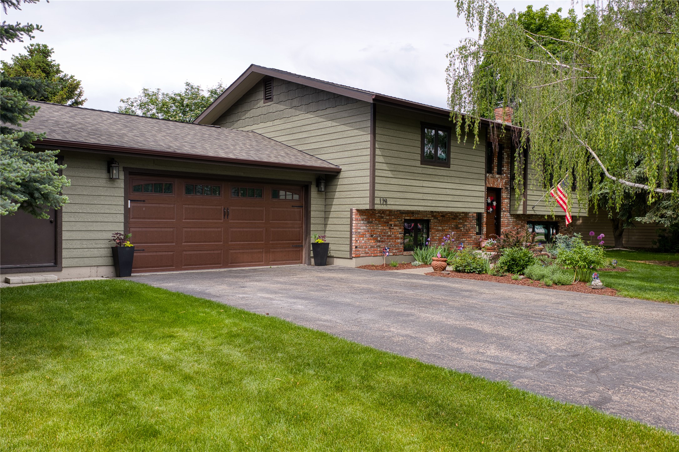 179 Arbour Drive Property Photo 2