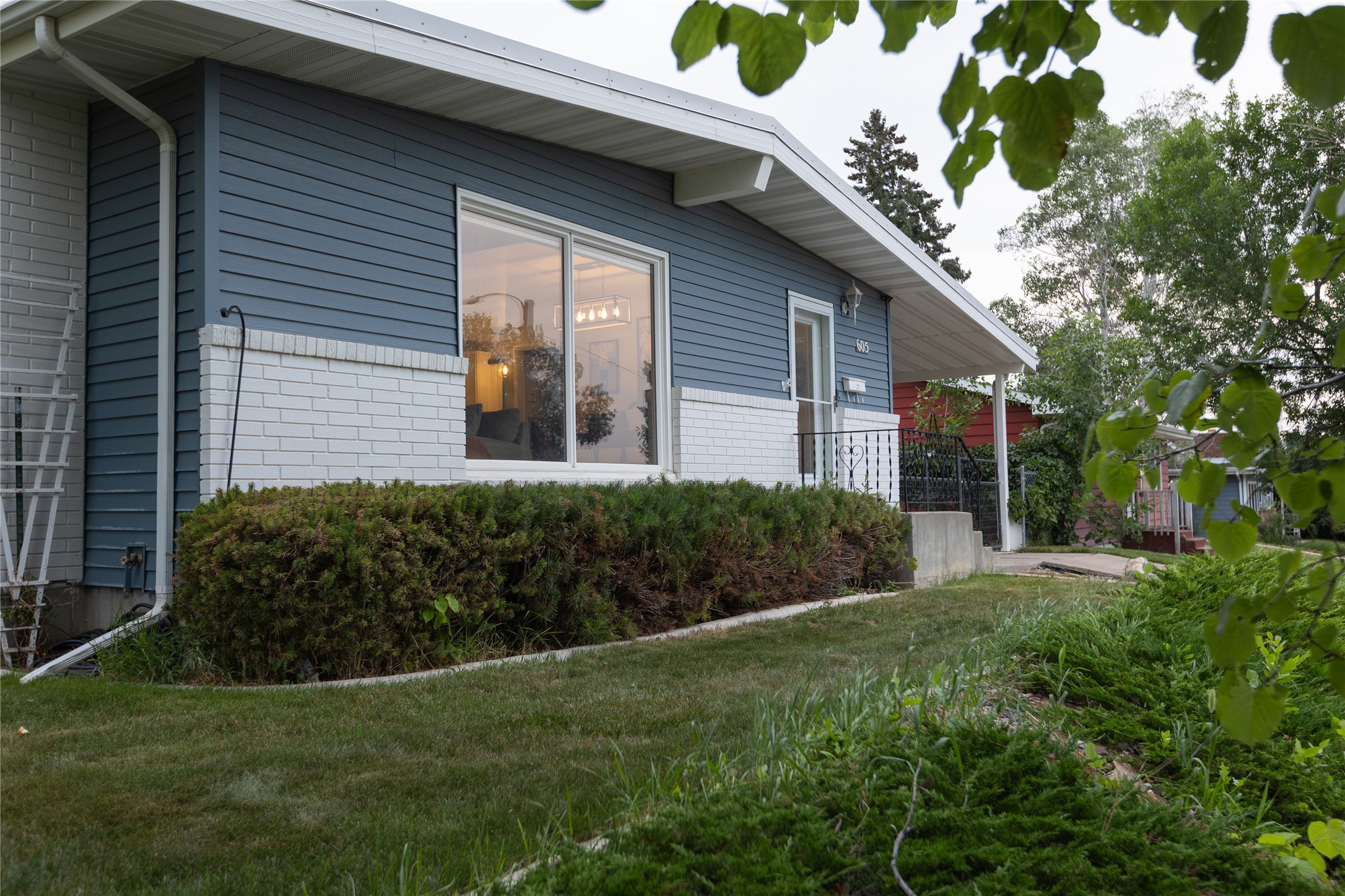 605 Skyline Drive NE Property Photo 1