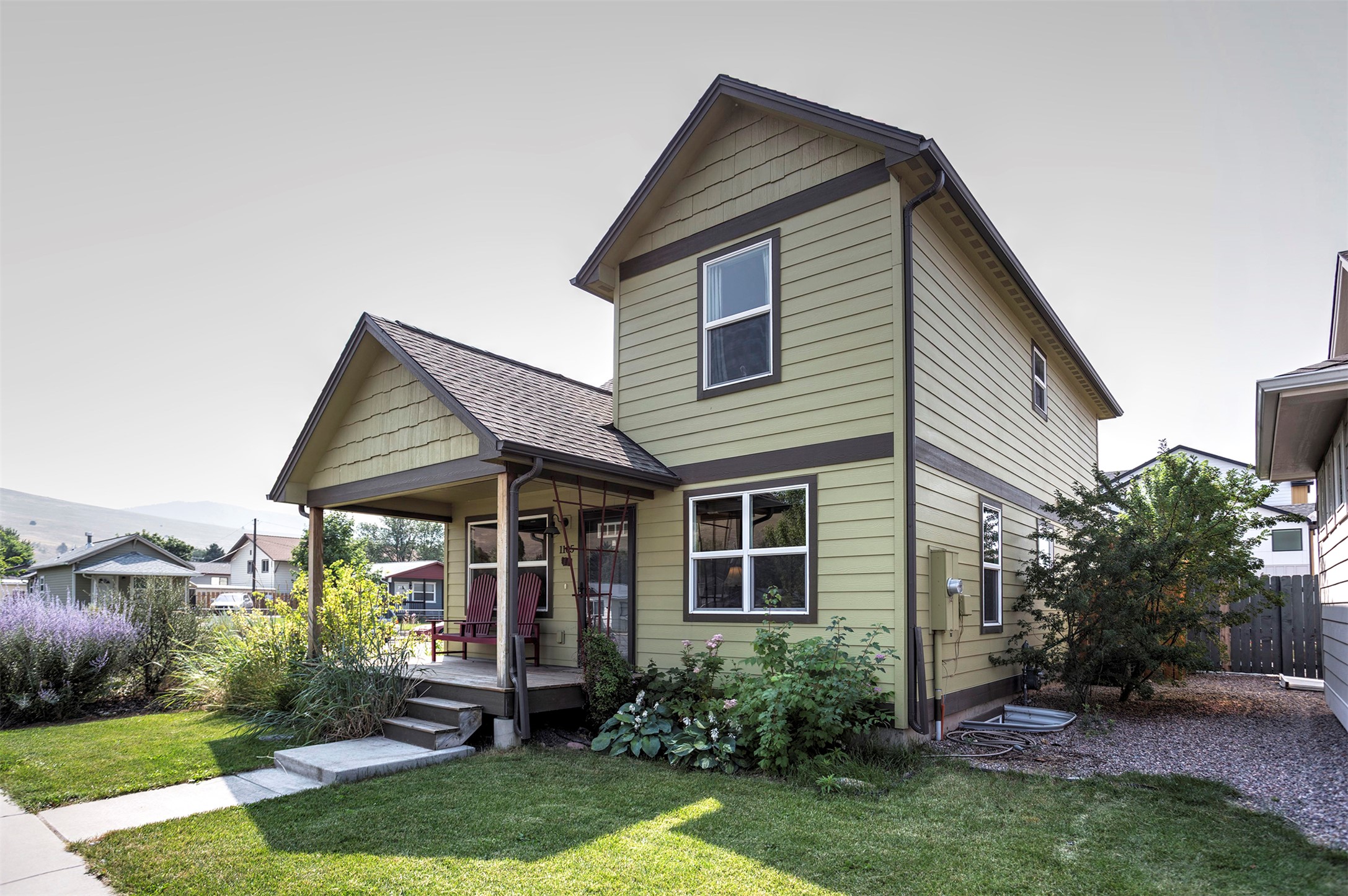 1105 Village Way Property Photo 2