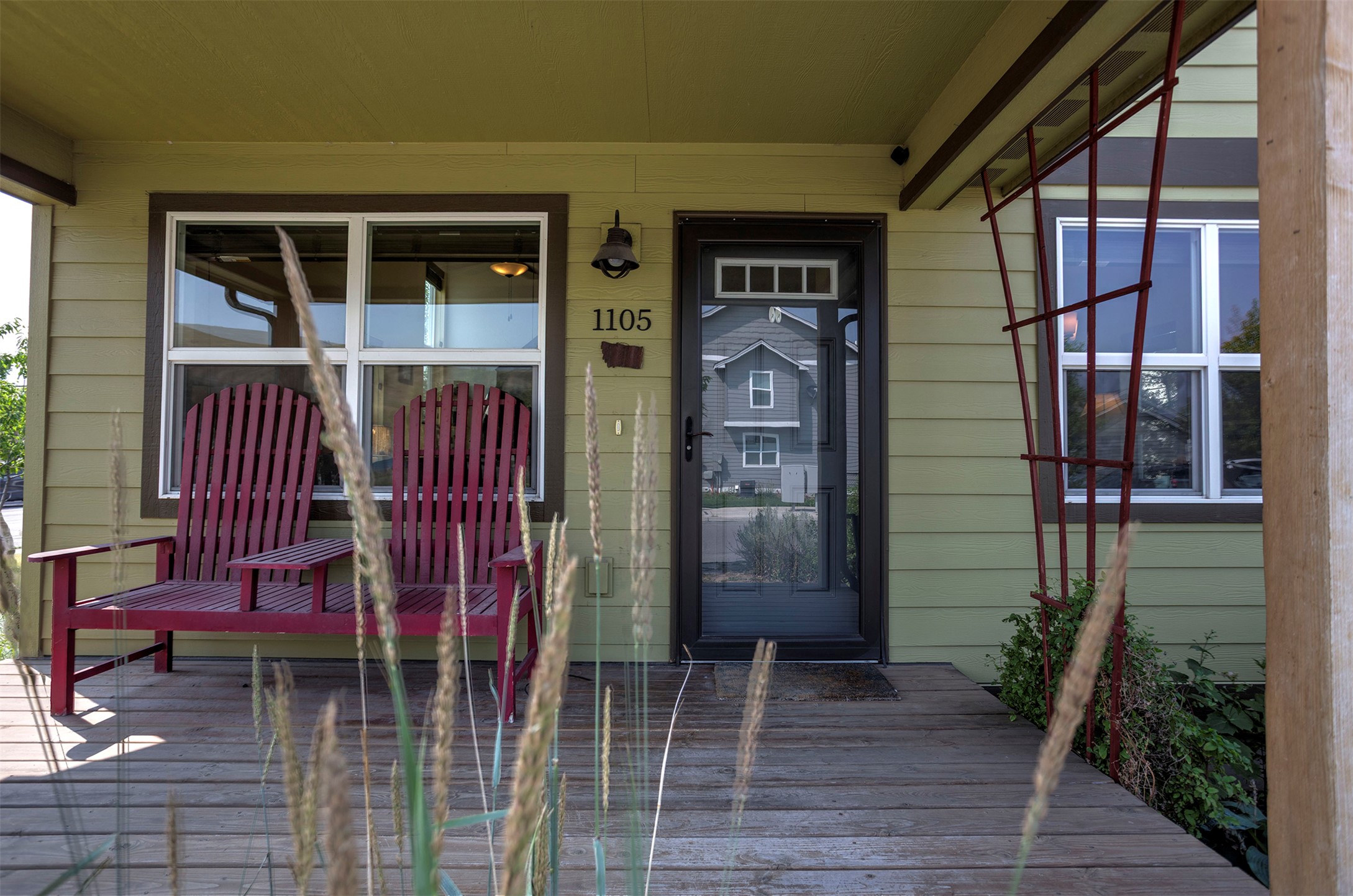 1105 Village Way Property Photo 3