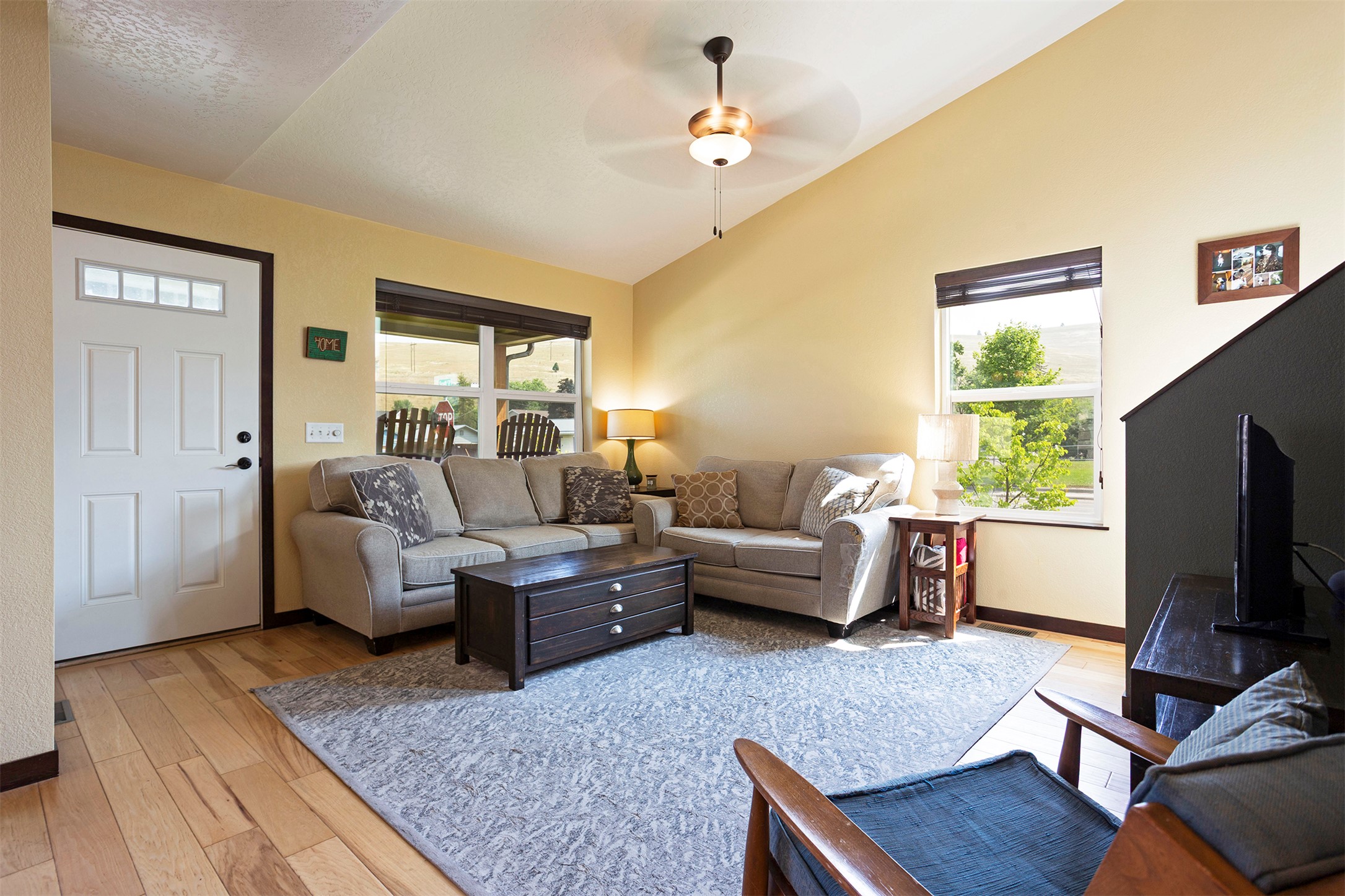 1105 Village Way Property Photo 6