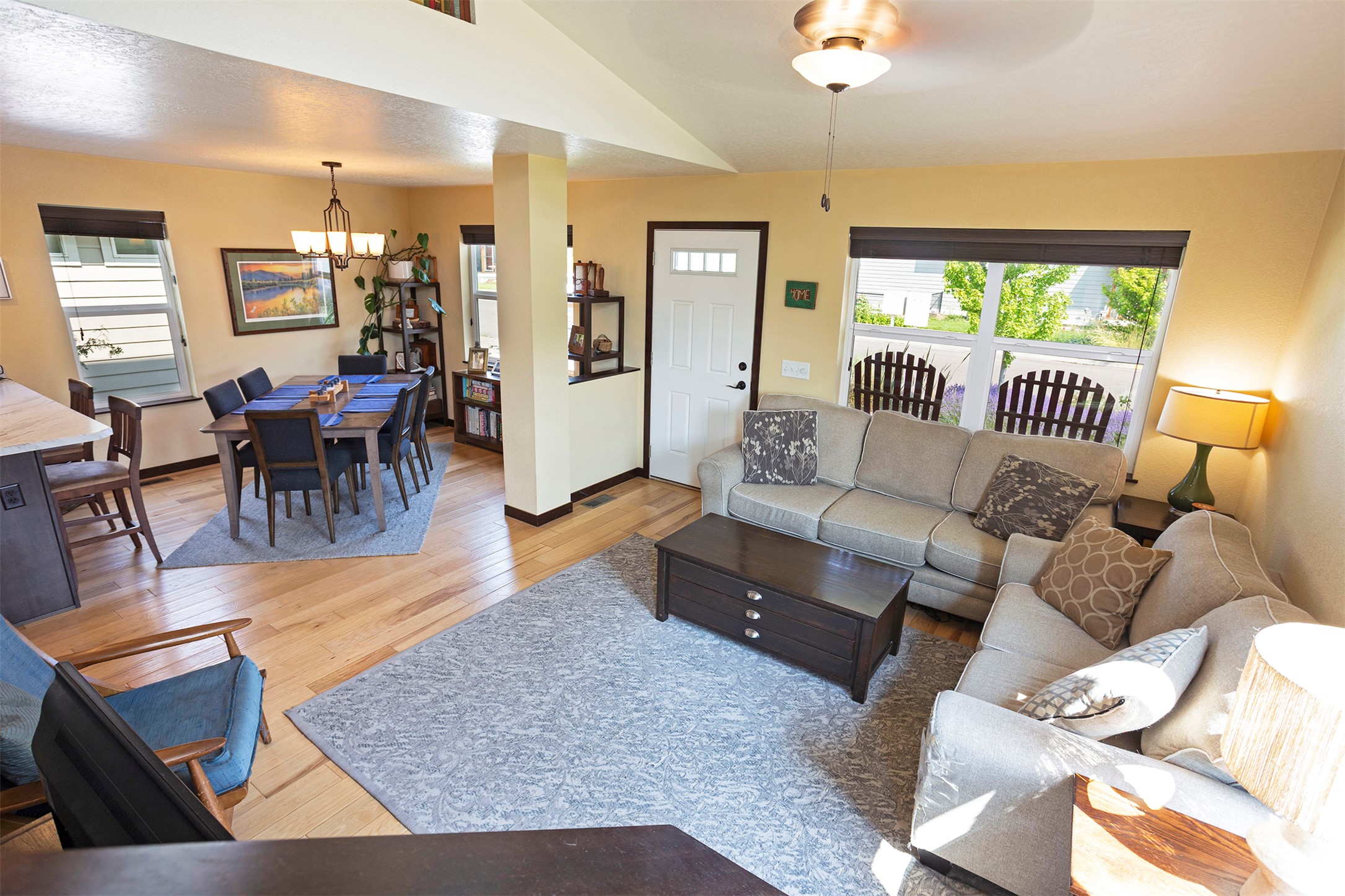 1105 Village Way Property Photo 8