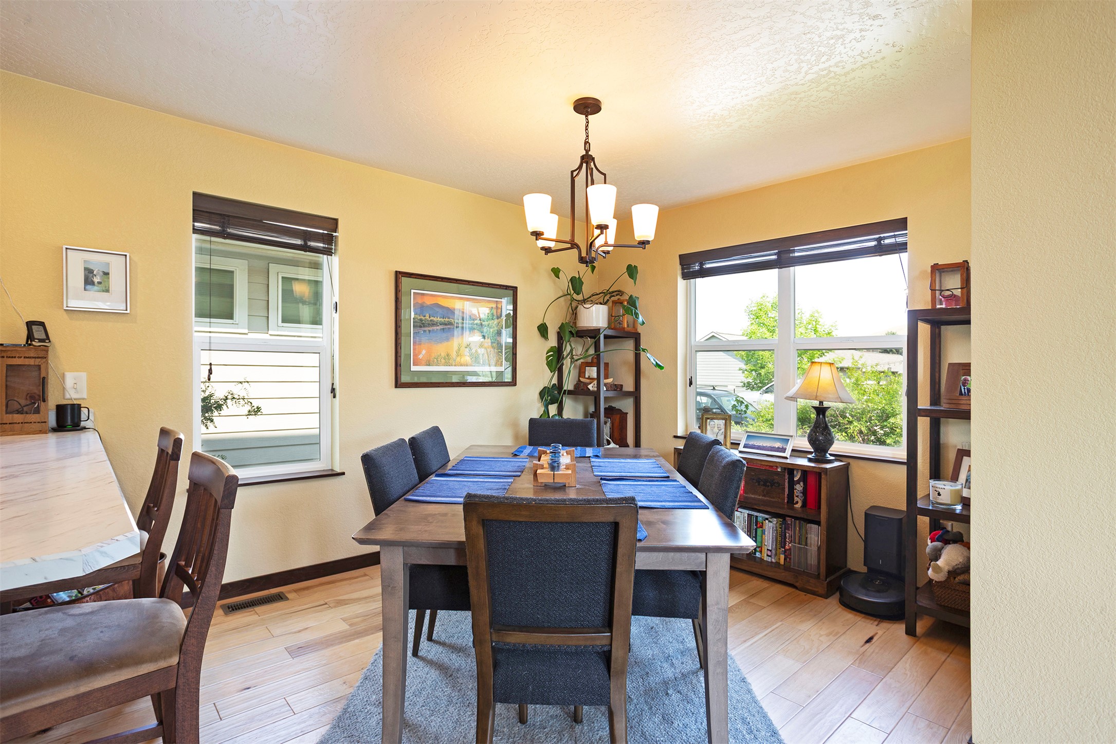 1105 Village Way Property Photo 9