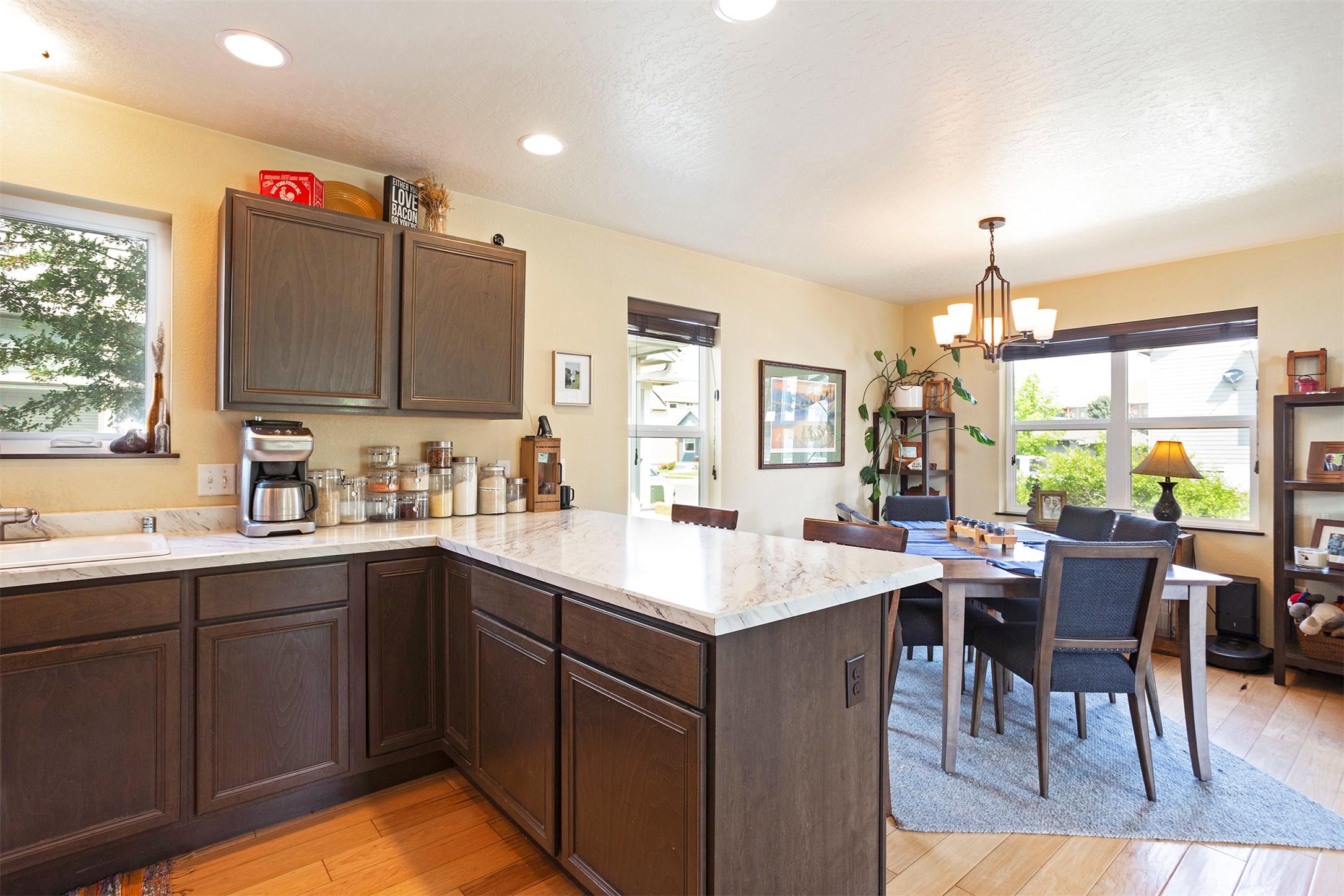 1105 Village Way Property Photo 11