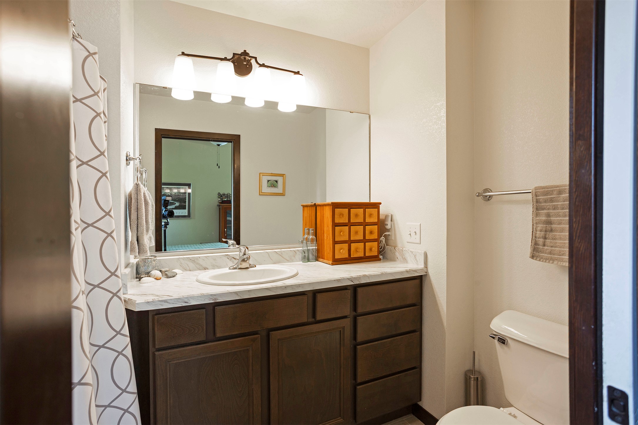 1105 Village Way Property Photo 18
