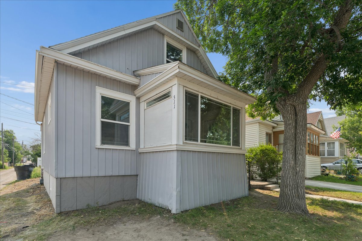 511 5th Street N Property Photo 1
