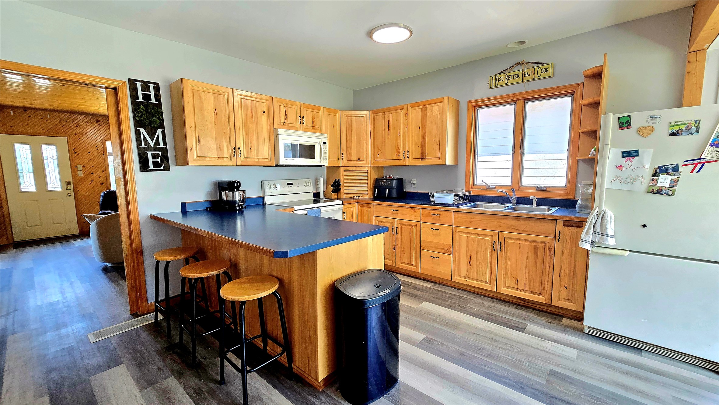 27 Meyer Avenue Property Photo 4