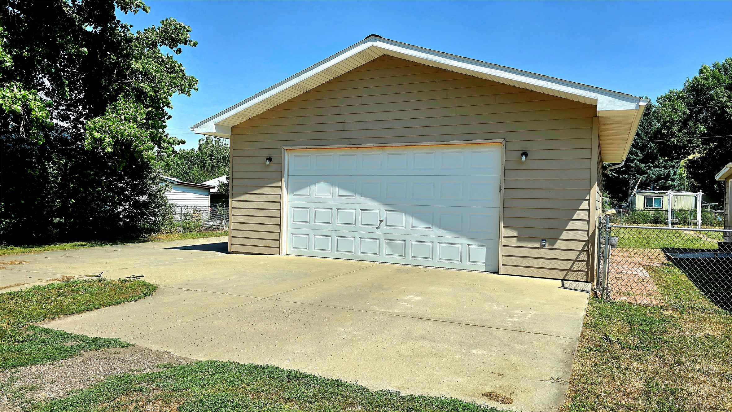 27 Meyer Avenue Property Photo 19