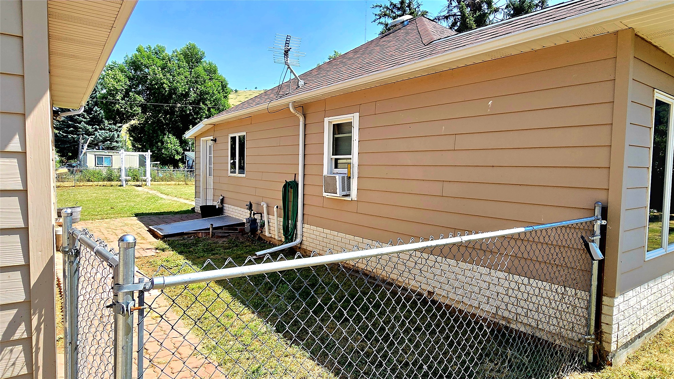 27 Meyer Avenue Property Photo 38