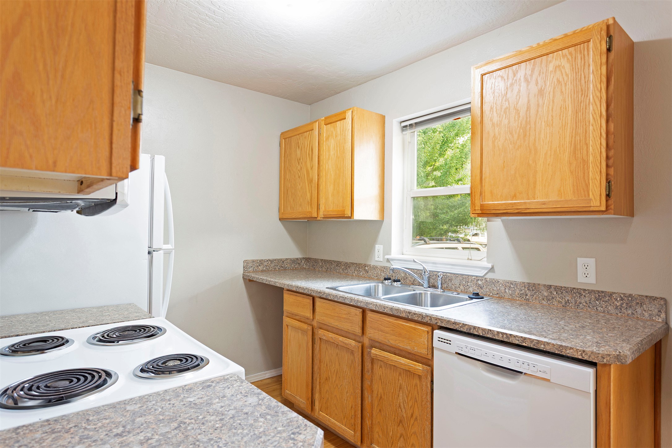 1341 Bulwer Street B Property Photo 12