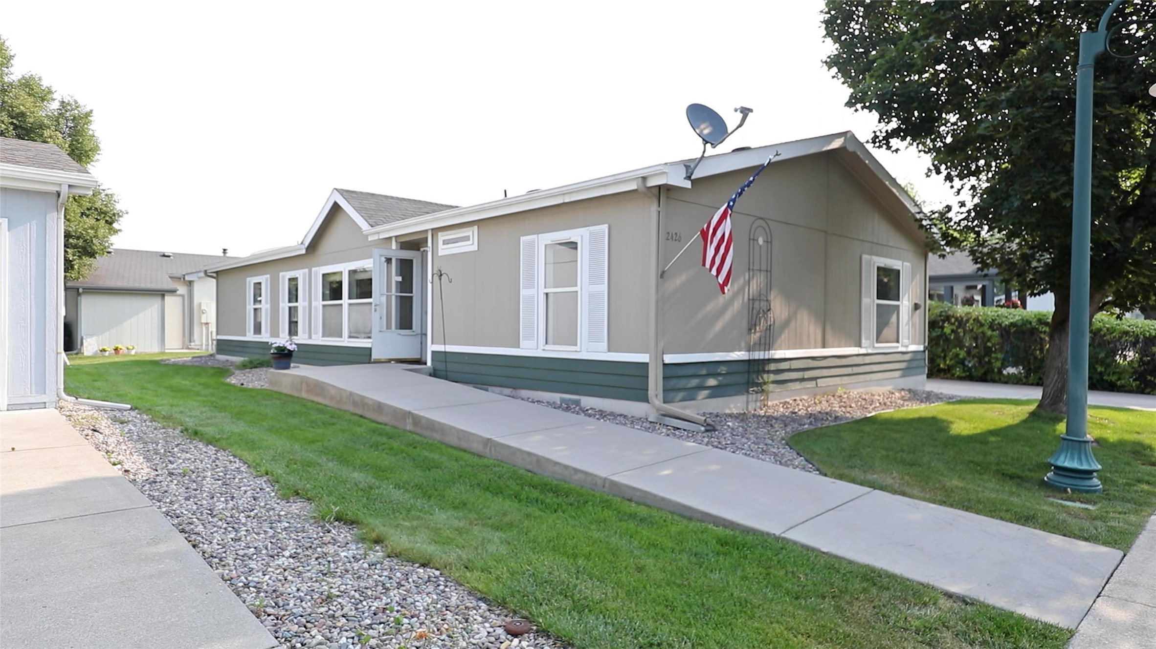 2426 Mcintosh Loop Property Photo 1