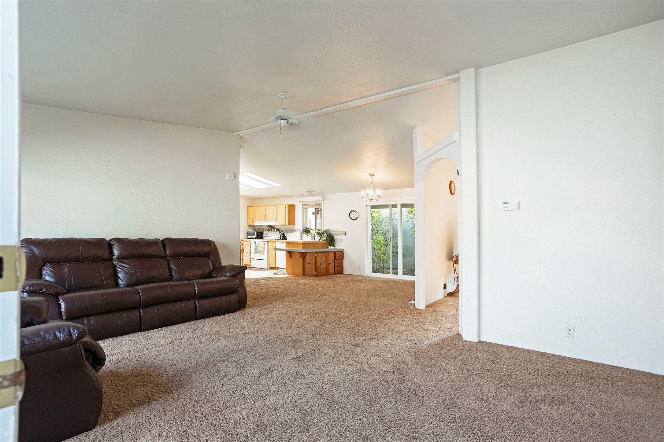2426 Mcintosh Loop Property Photo 4