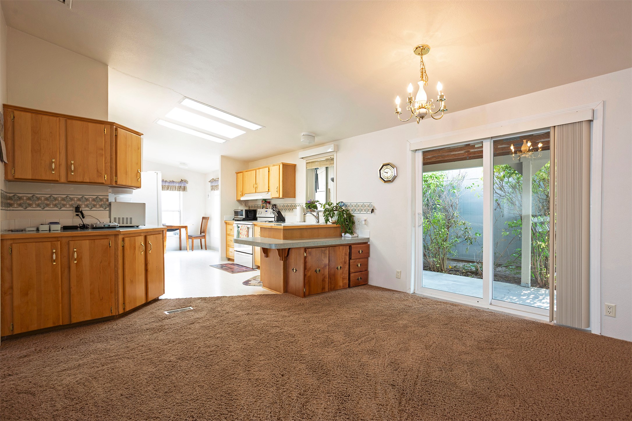 2426 Mcintosh Loop Property Photo 7