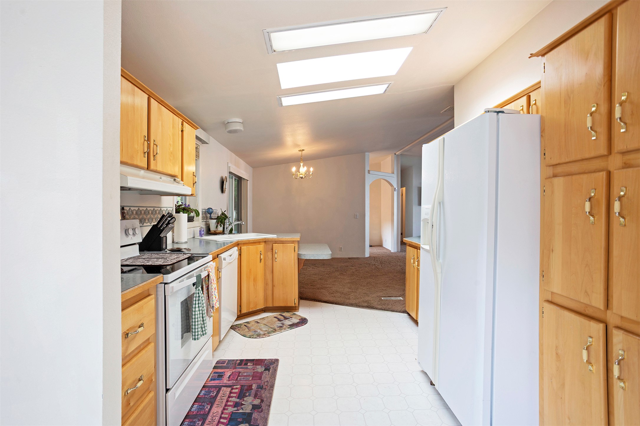 2426 Mcintosh Loop Property Photo 11