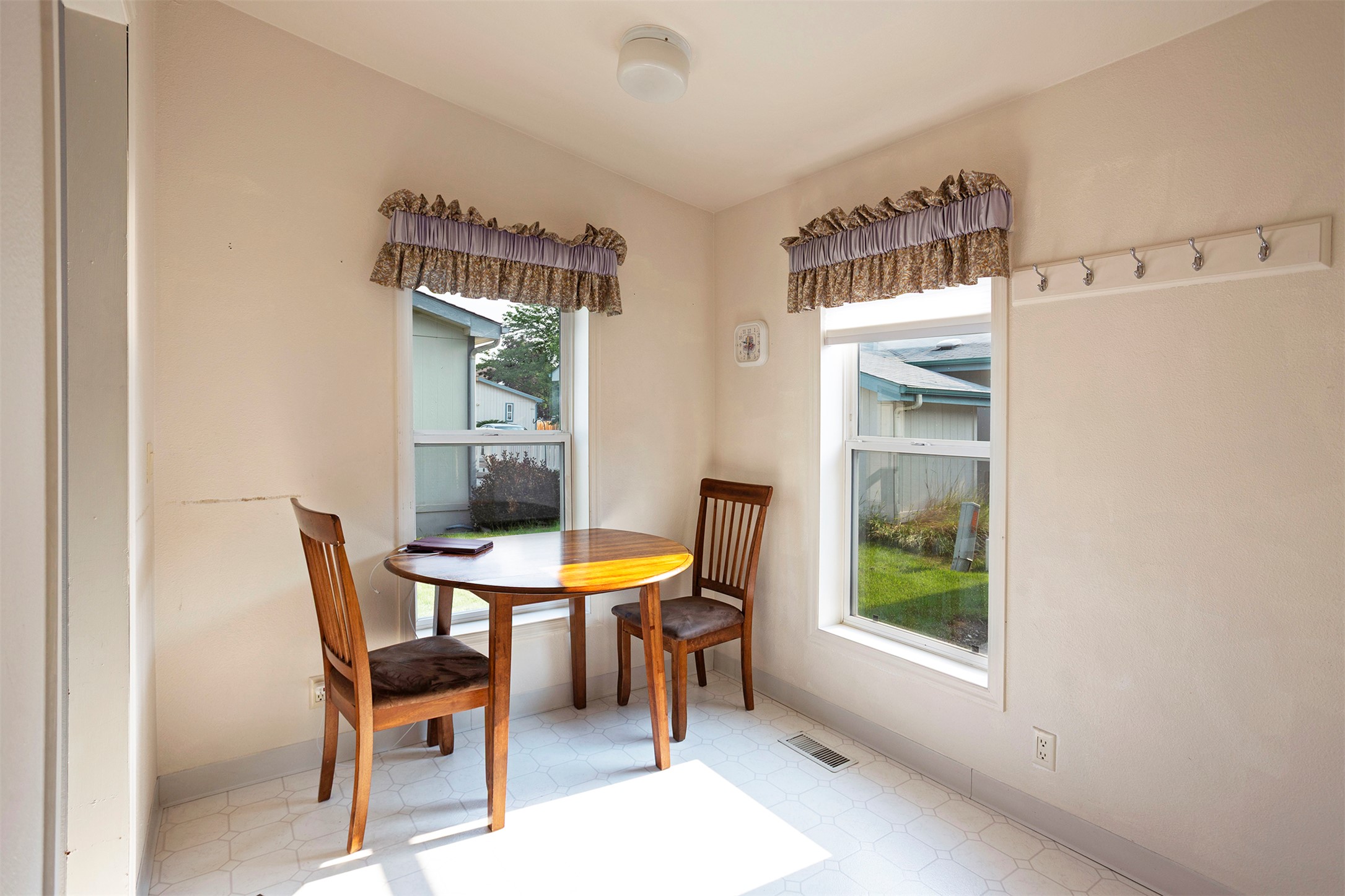 2426 Mcintosh Loop Property Photo 13