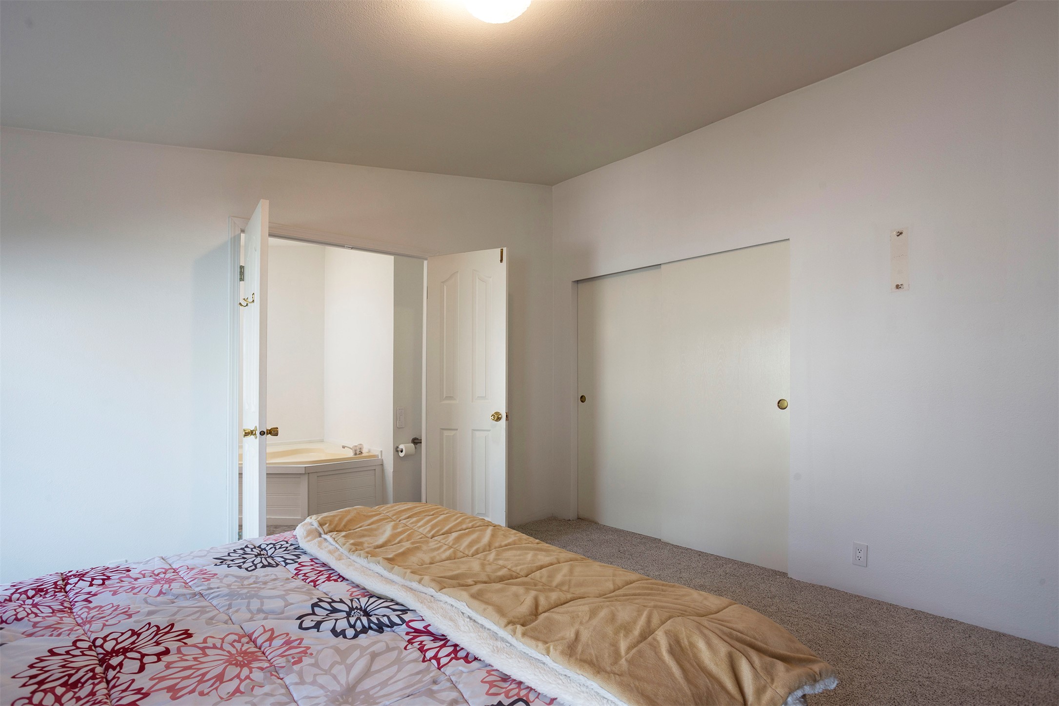 2426 Mcintosh Loop Property Photo 16