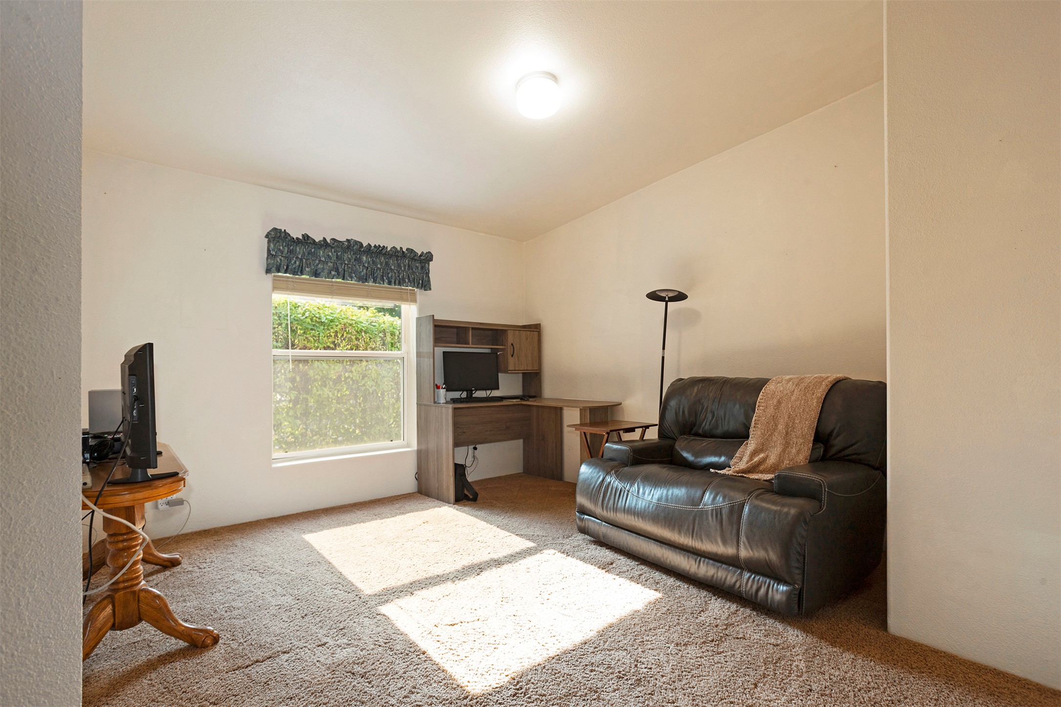 2426 Mcintosh Loop Property Photo 19