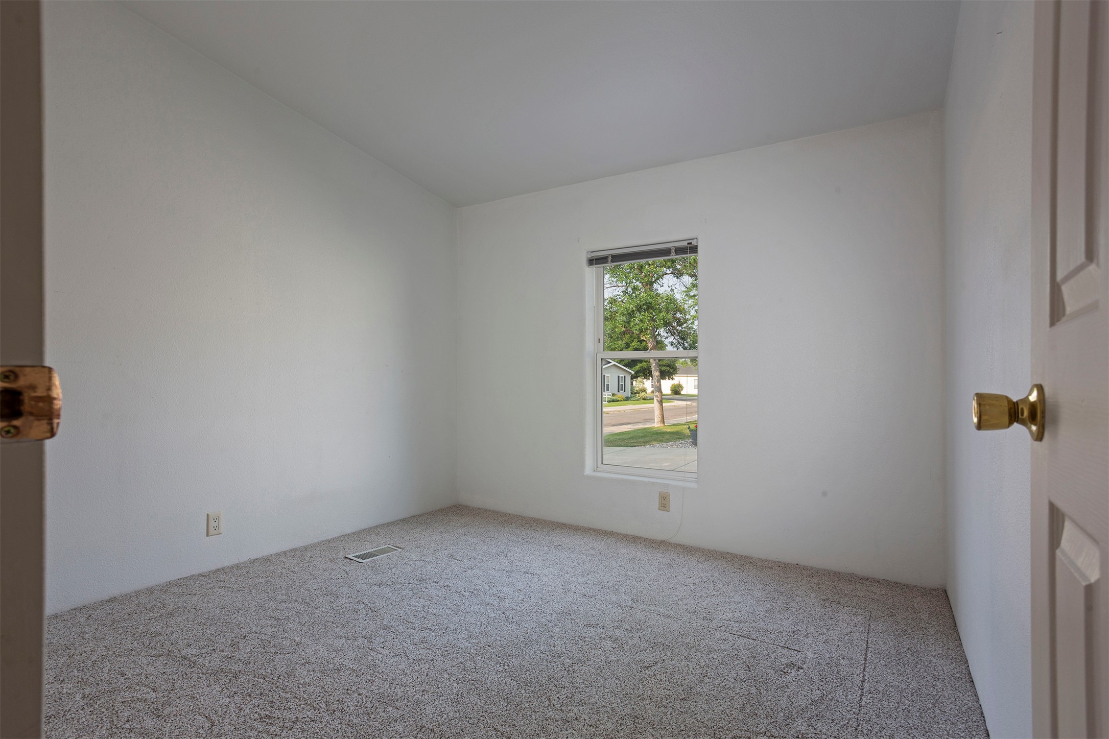 2426 Mcintosh Loop Property Photo 20
