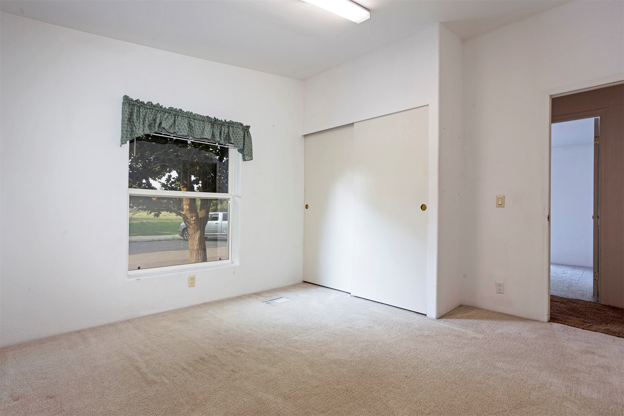 2426 Mcintosh Loop Property Photo 24