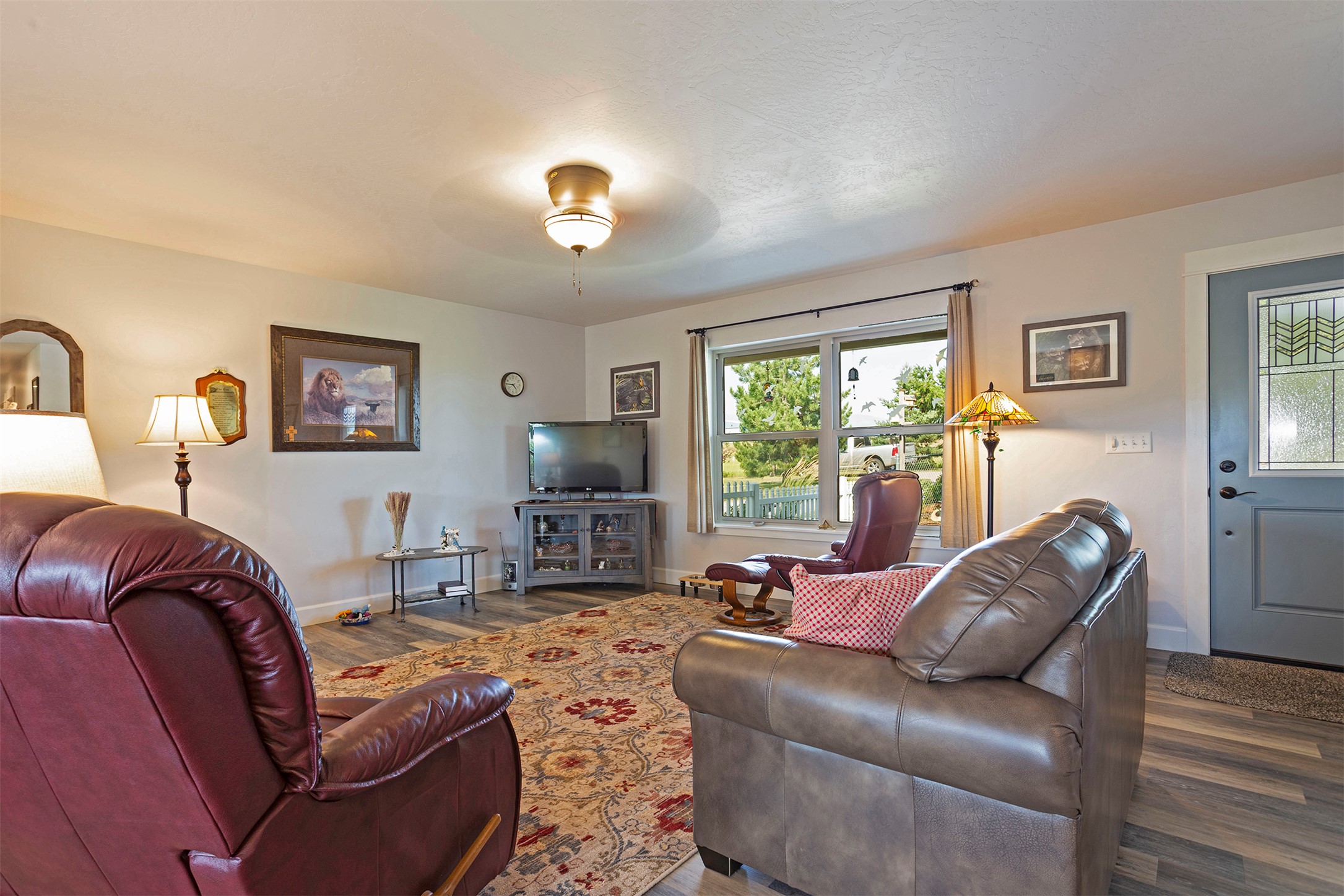 6895 Deschamps Lane Property Photo 11