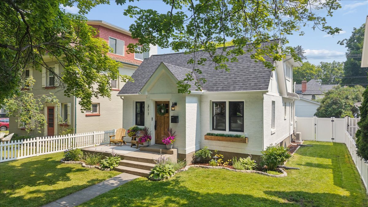 311 5th Avenue E Property Photo 1
