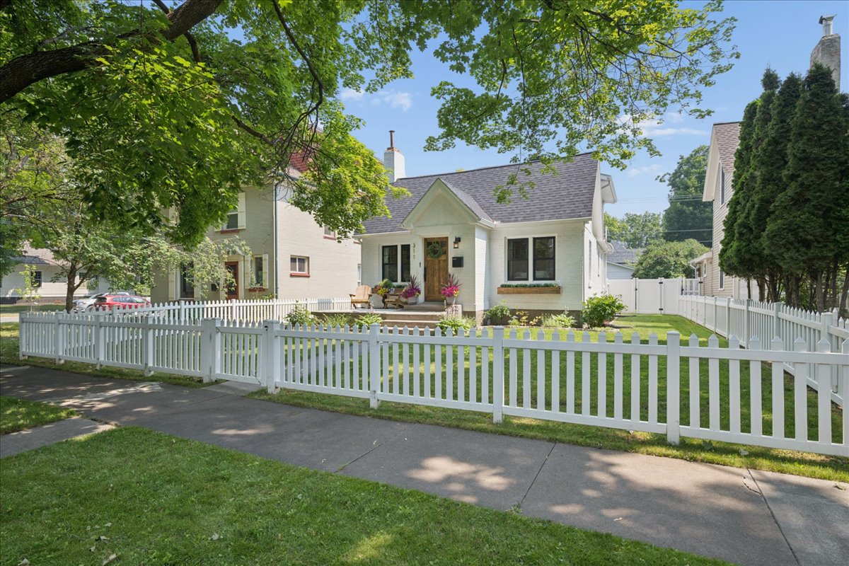 311 5th Avenue E Property Photo 4