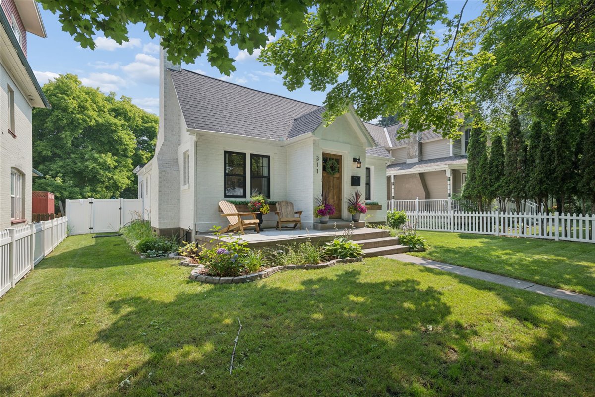 311 5th Avenue E Property Photo 7