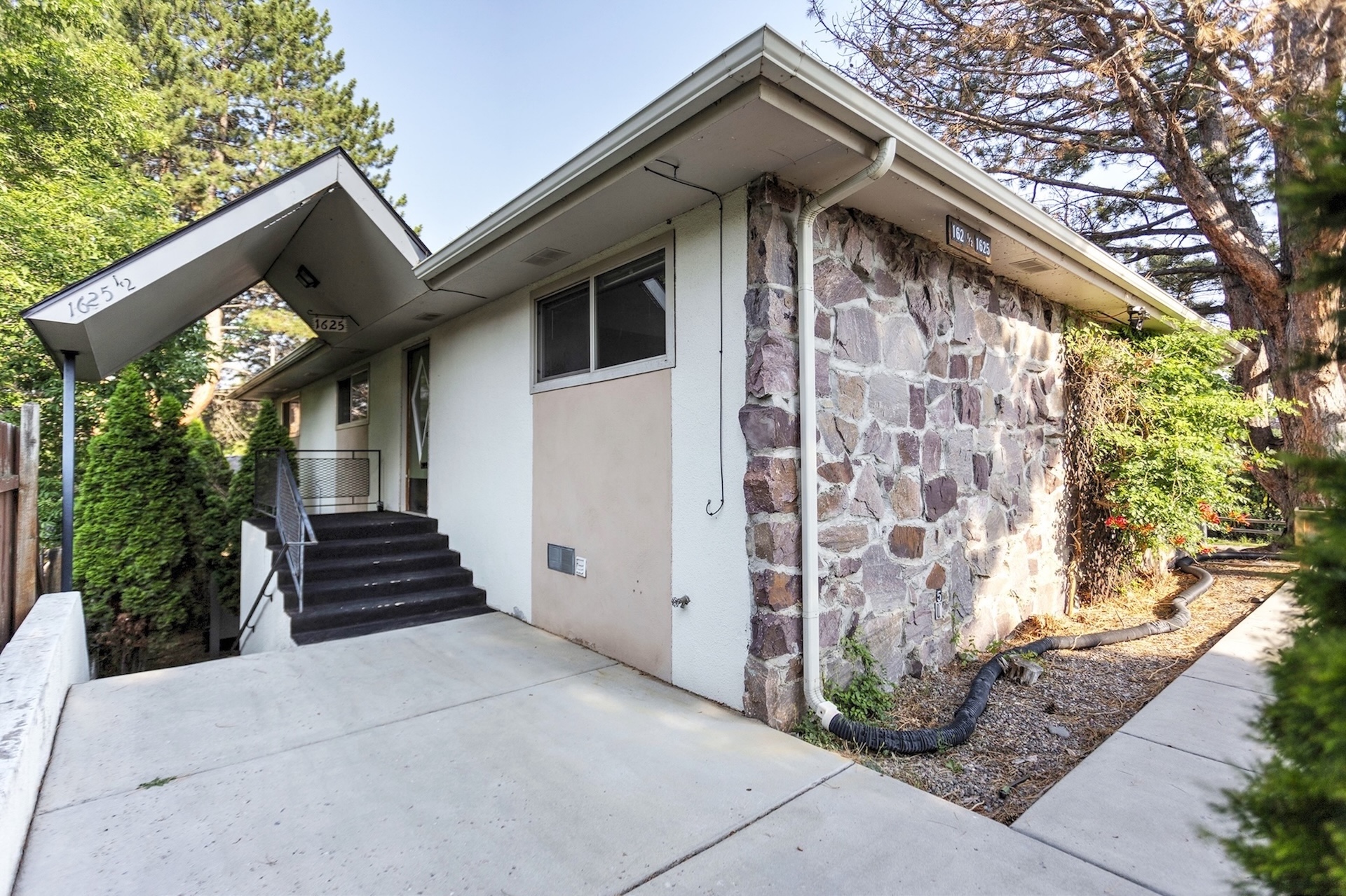 1625 Clements Road Property Photo 3