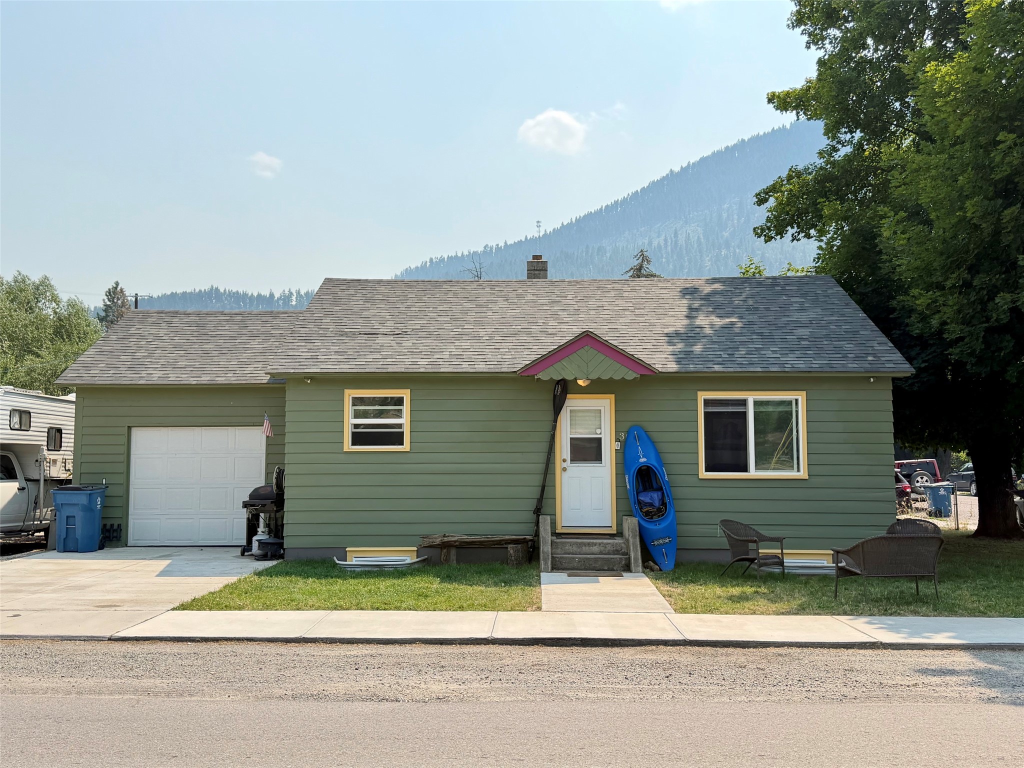 301 4th Avenue E Property Photo 1