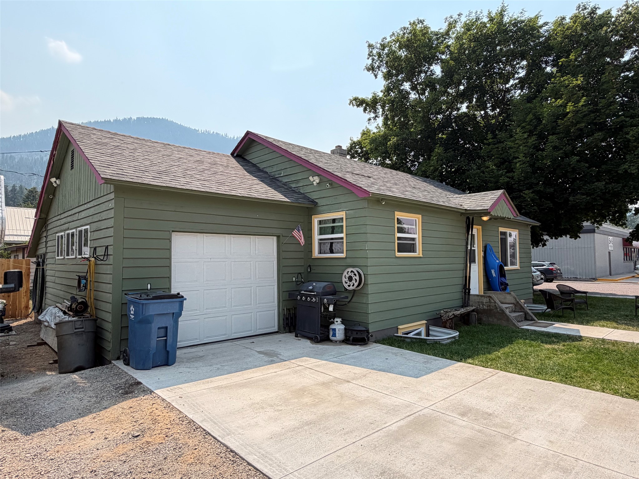 301 4th Avenue E Property Photo 3
